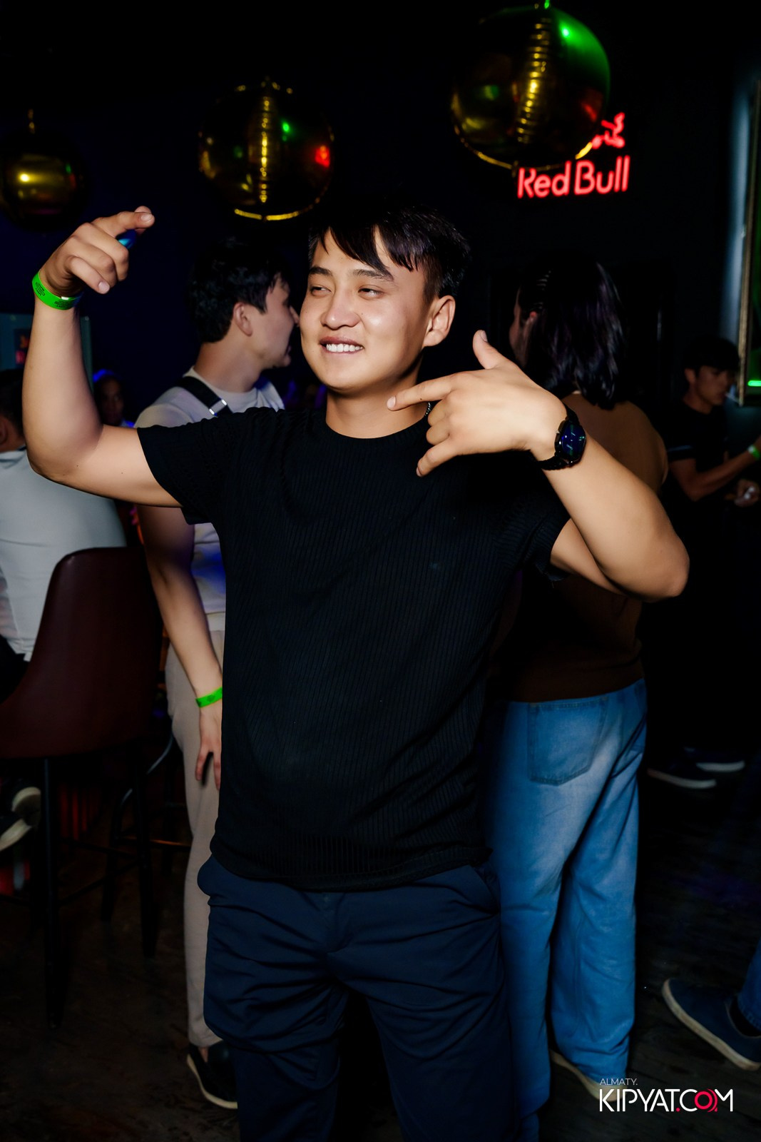 UYAT EMES BAR. КИПЯТКОМ АЛМАТЫ!