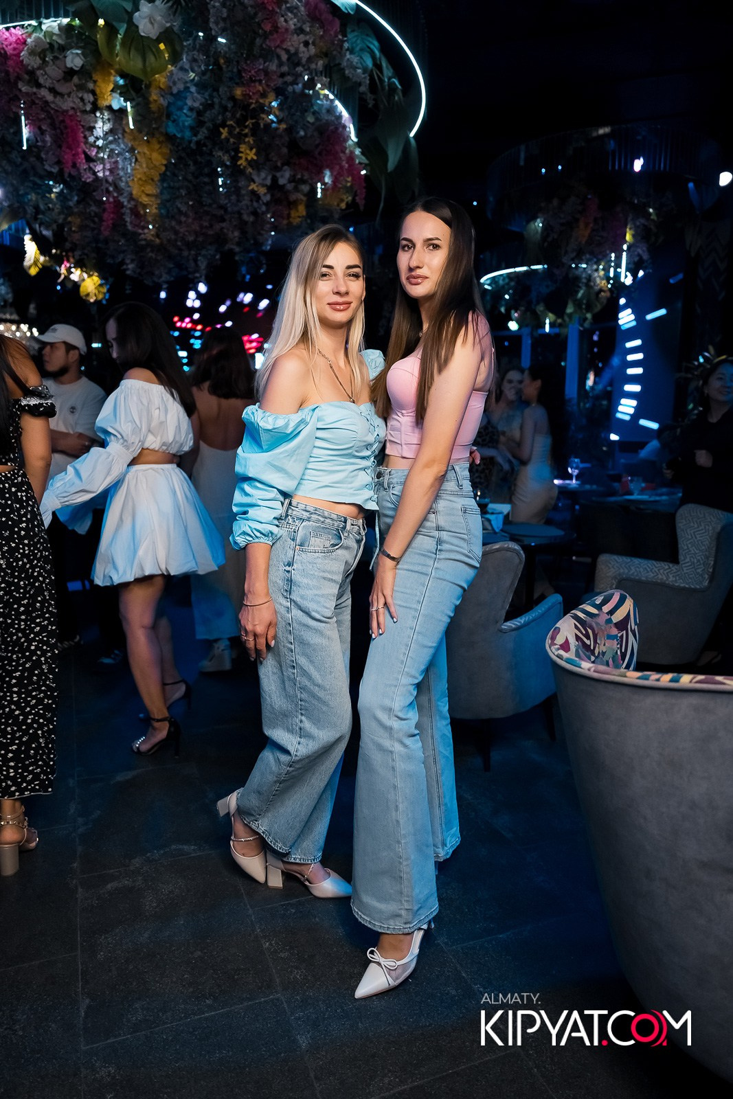 FRIENDS BAR & TERRACE. КИПЯТКОМ АЛМАТЫ!