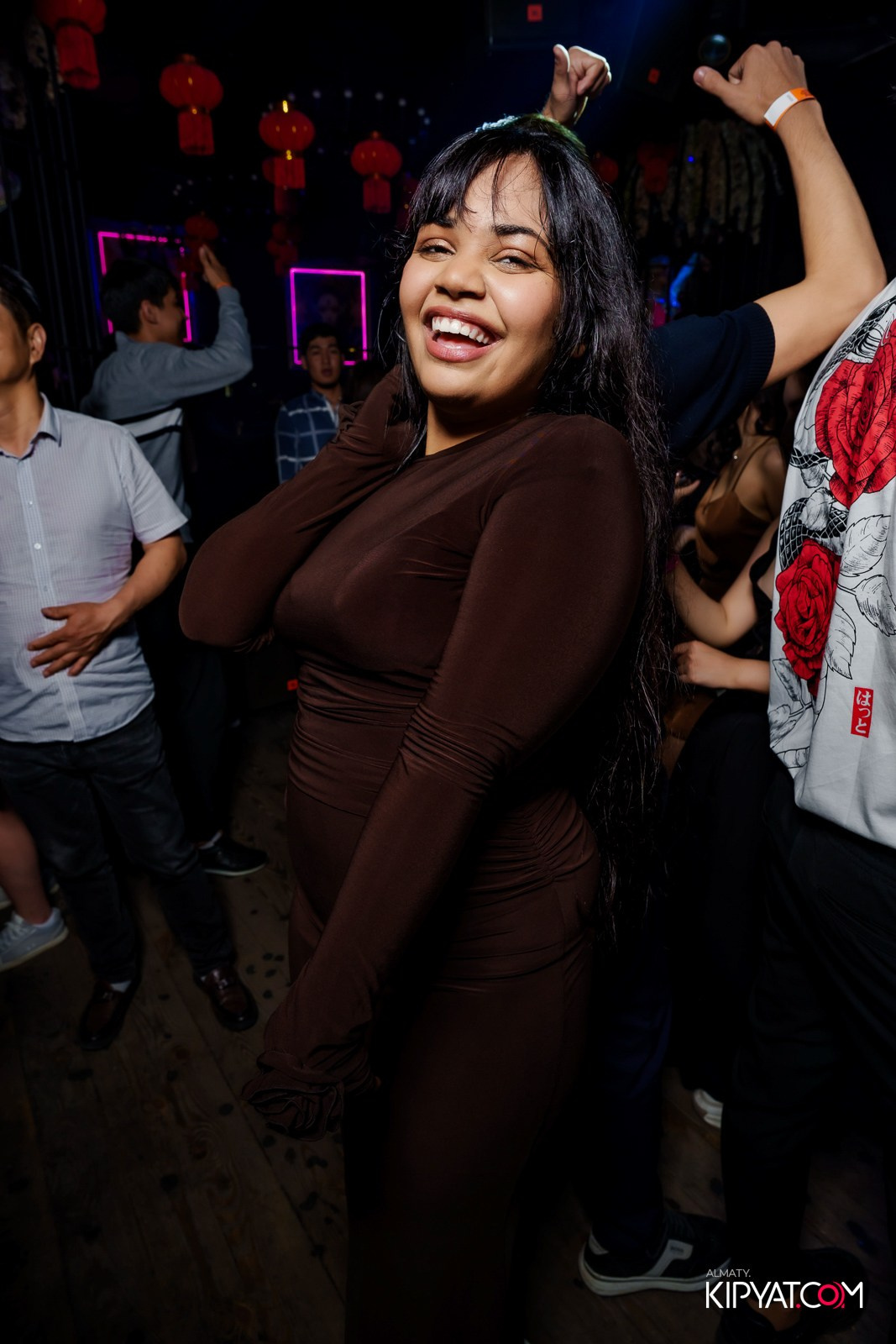 UYAT EMES BAR. КИПЯТКОМ АЛМАТЫ!