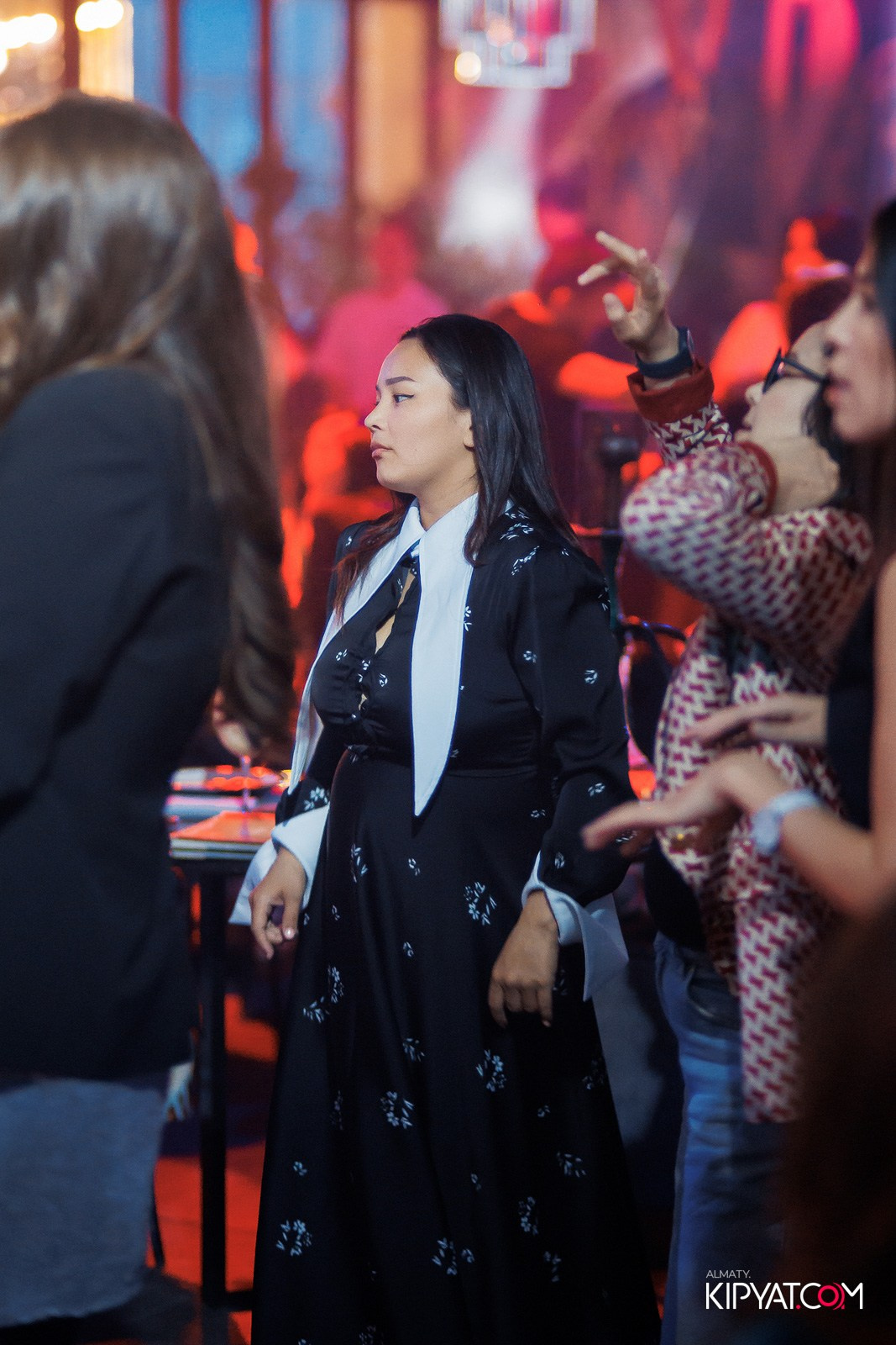 FRIENDS BAR & TERRACE. КИПЯТКОМ АЛМАТЫ!