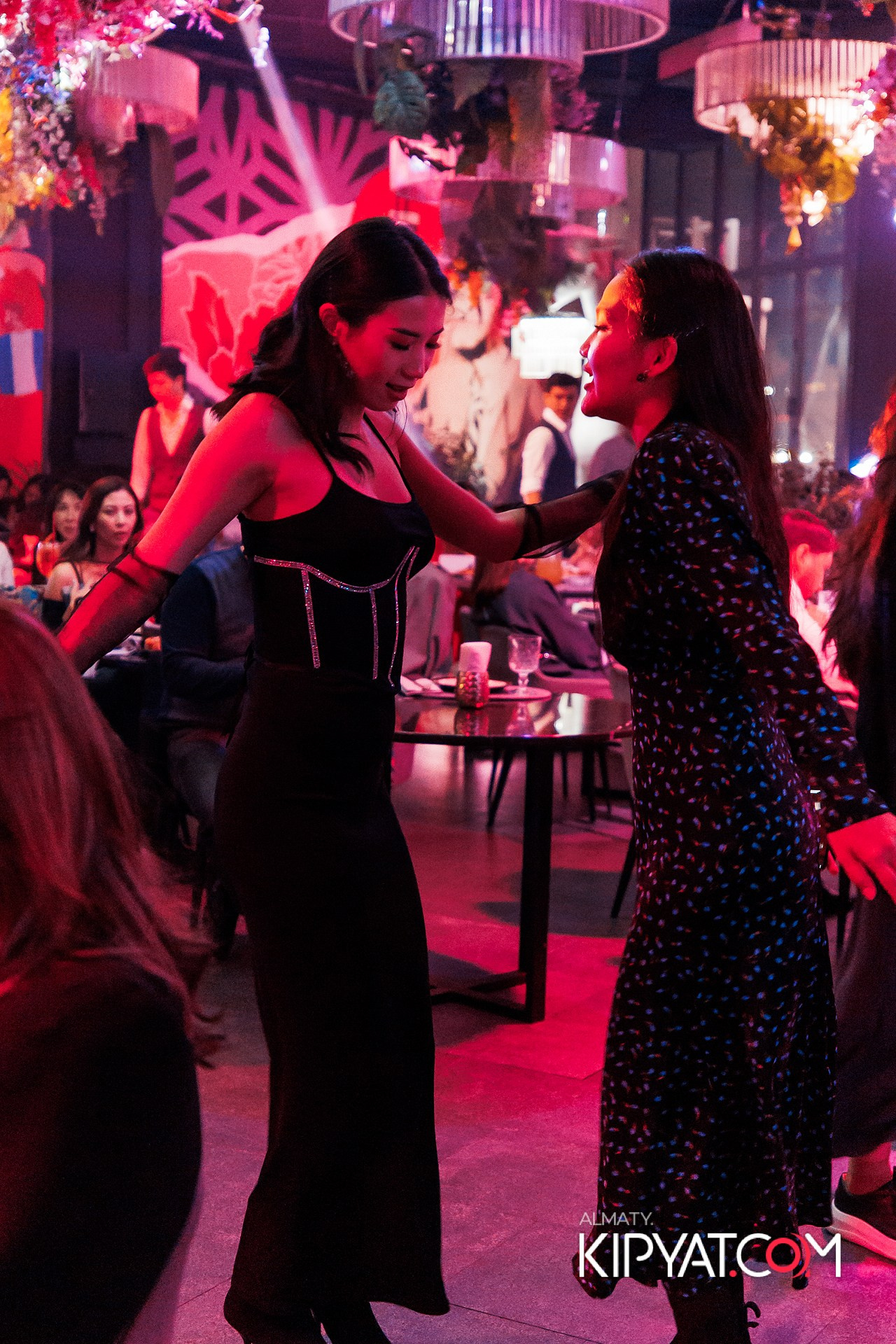 FRIENDS TERRACE & BAR. КИПЯТКОМ АЛМАТЫ! Фотосъемка мероприятий в Алматы