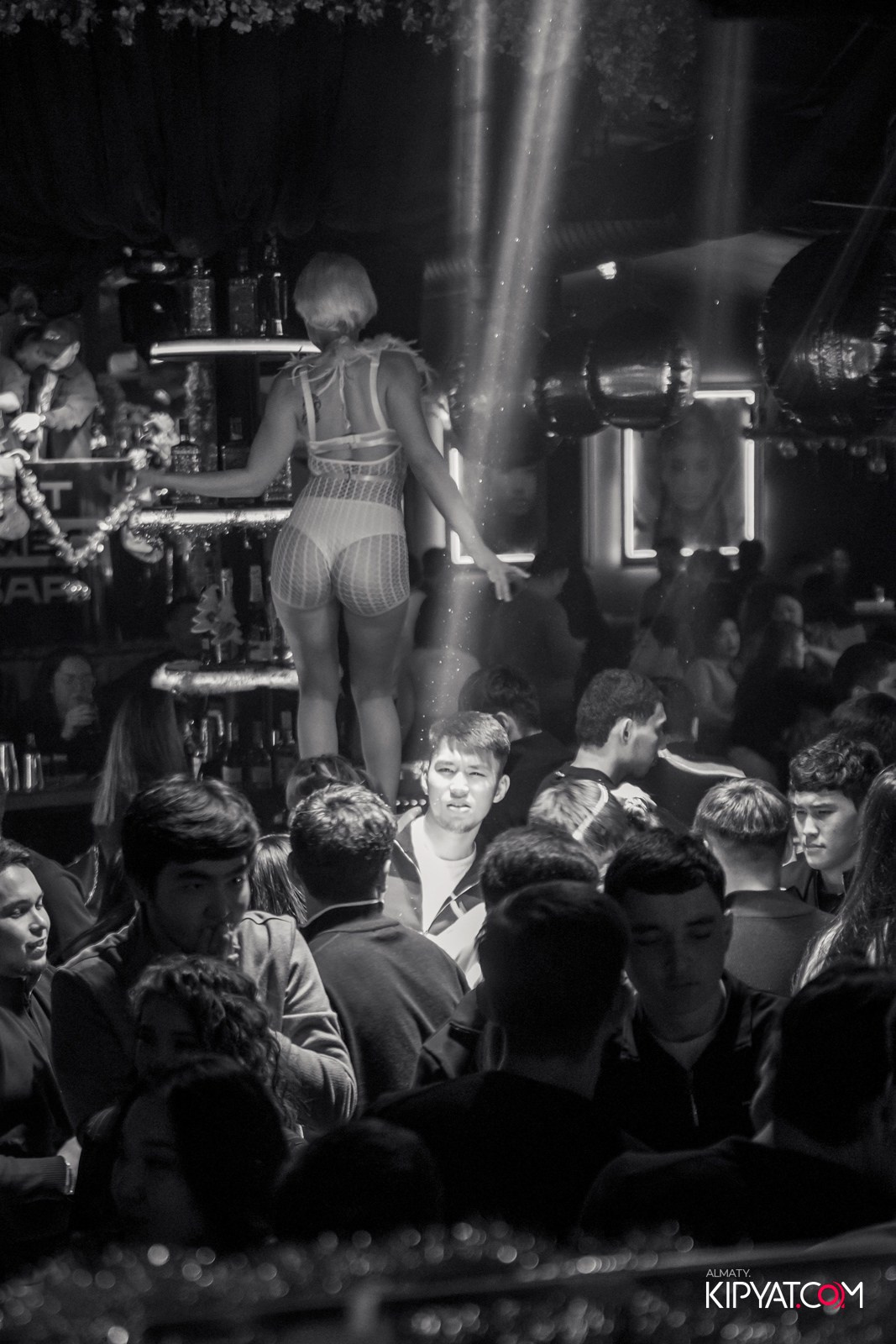 UYAT EMES BAR. КИПЯТКОМ АЛМАТЫ!