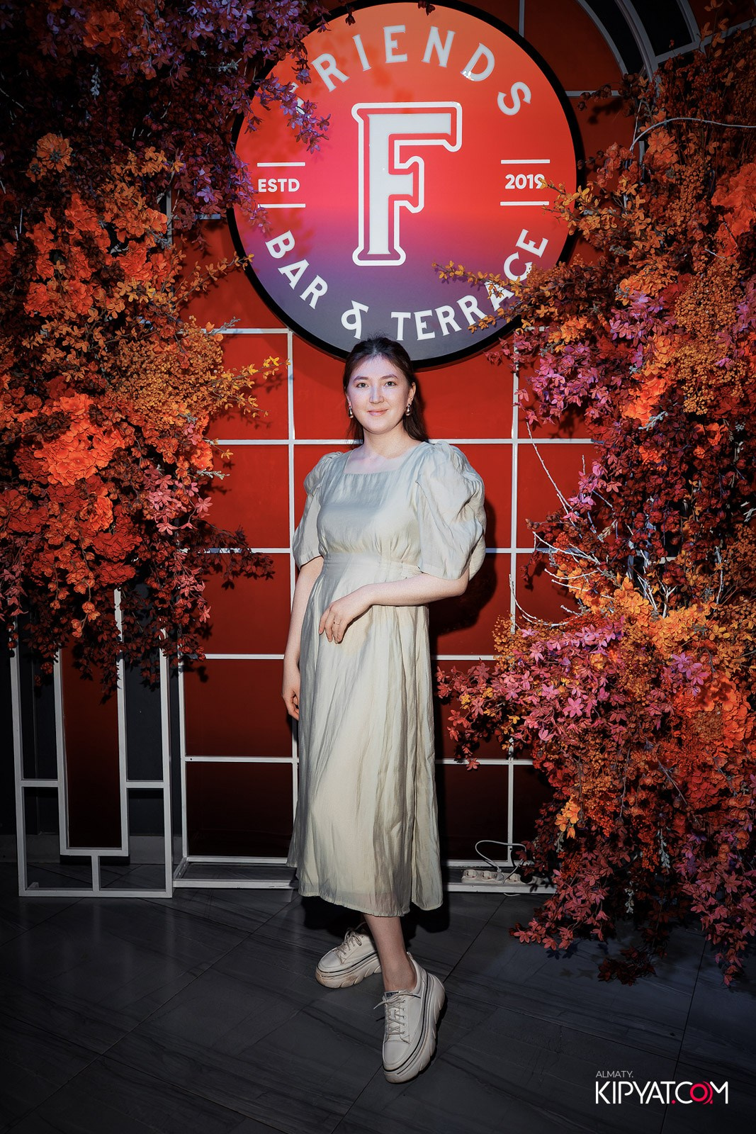 FRIENDS BAR & TERRACE. КИПЯТКОМ АЛМАТЫ!