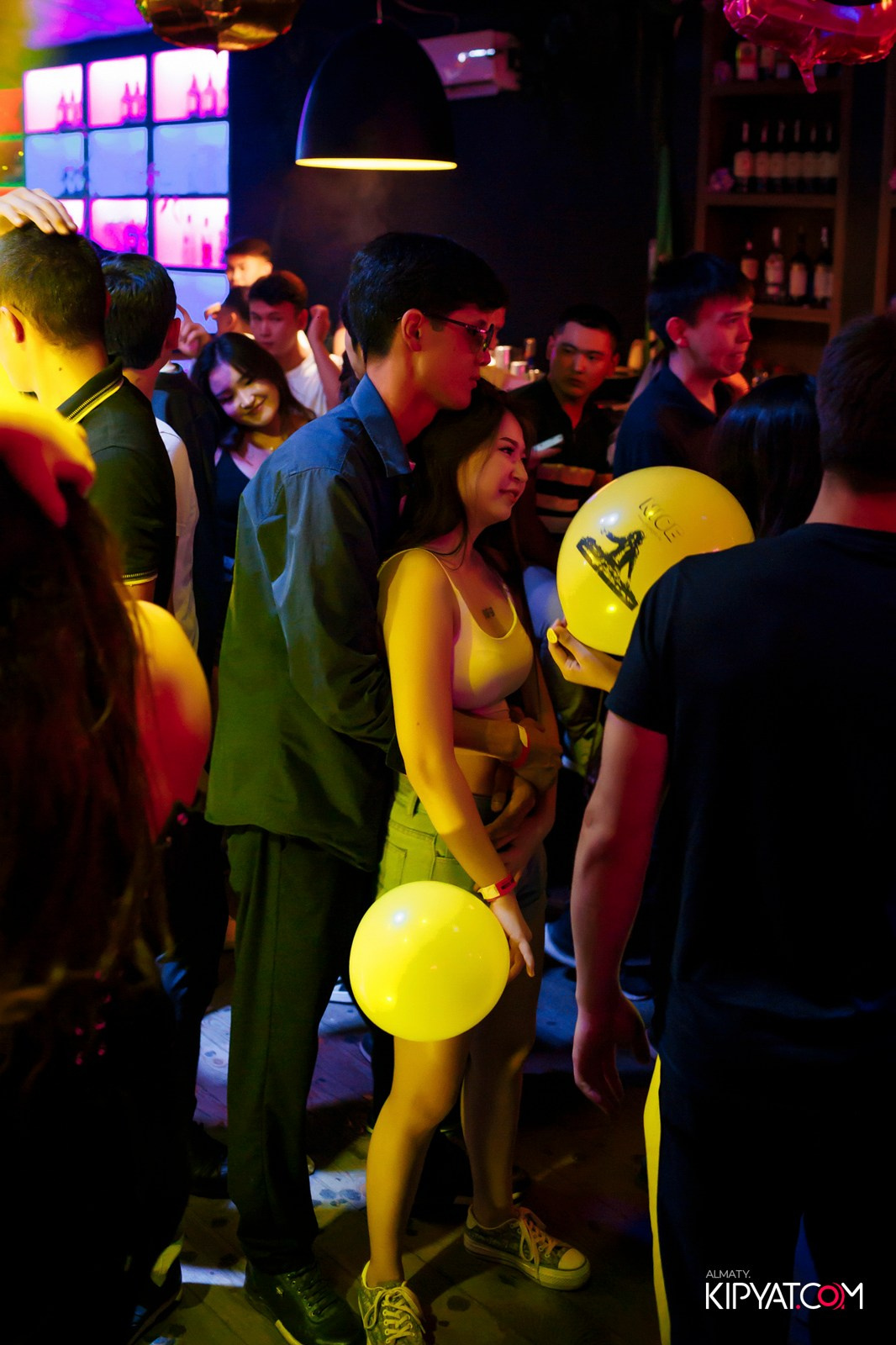 UYAT EMES BAR. КИПЯТКОМ АЛМАТЫ!