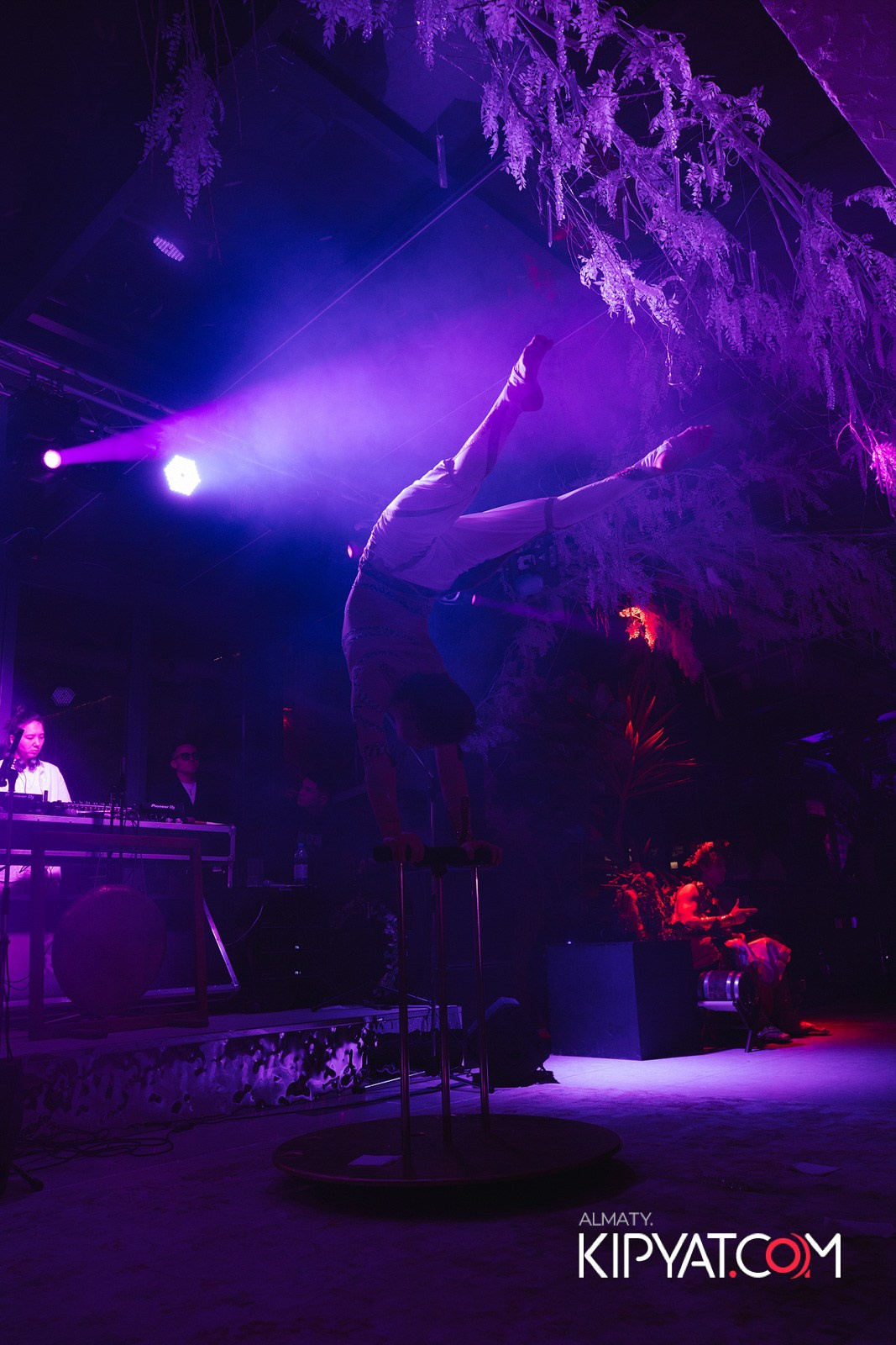 EDEN BAR & RESTAURANT. КИПЯТКОМ АЛМАТЫ!