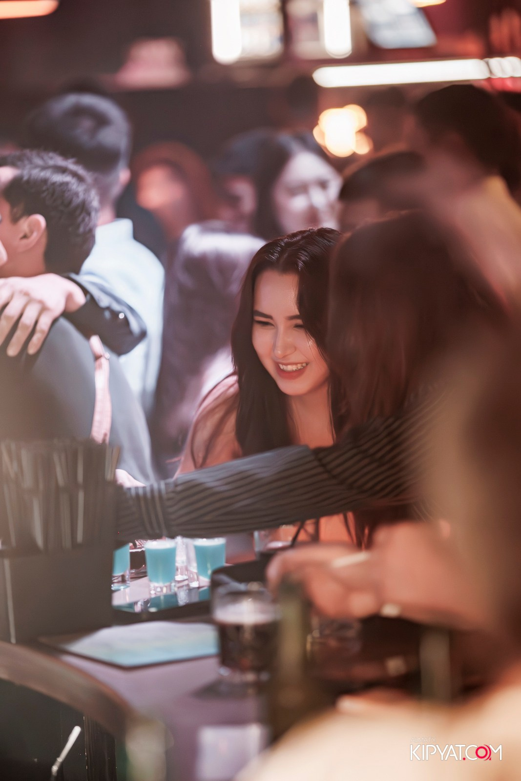 UYAT EMES BAR. КИПЯТКОМ АЛМАТЫ!