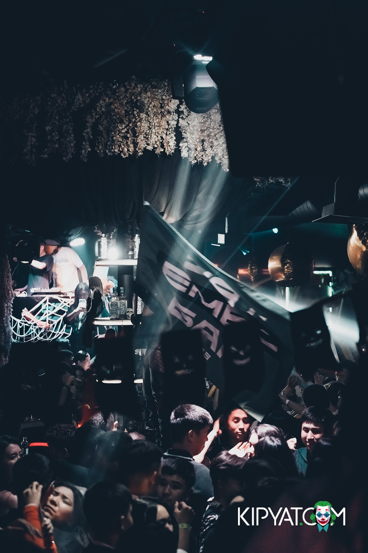 UYAT EMES BAR. КИПЯТКОМ АЛМАТЫ!