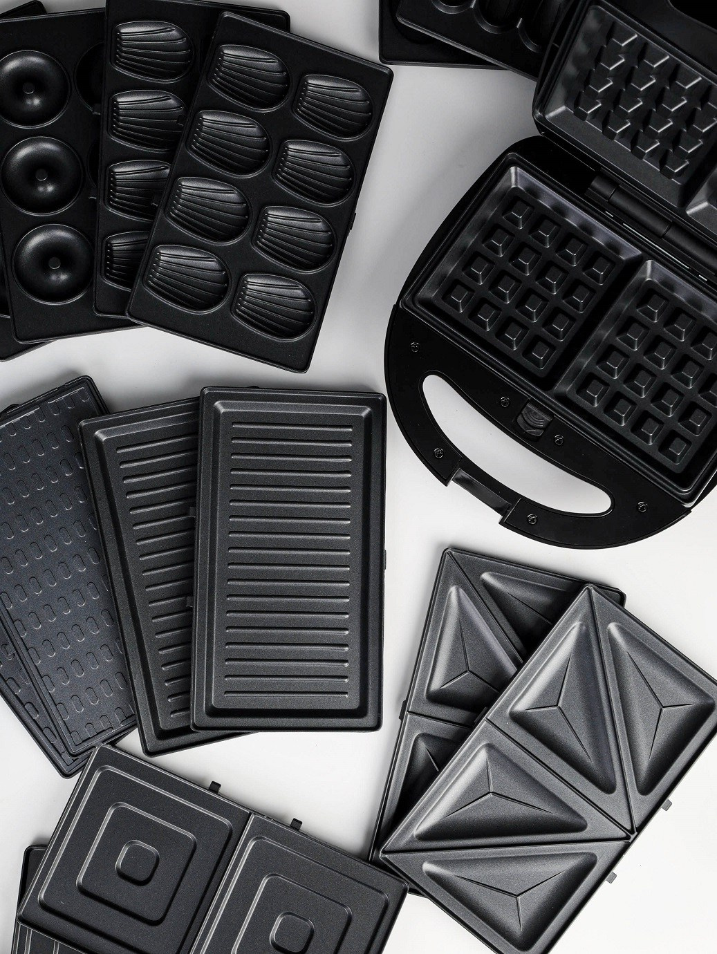 Текстурированный объект, снятый на белом фоне.