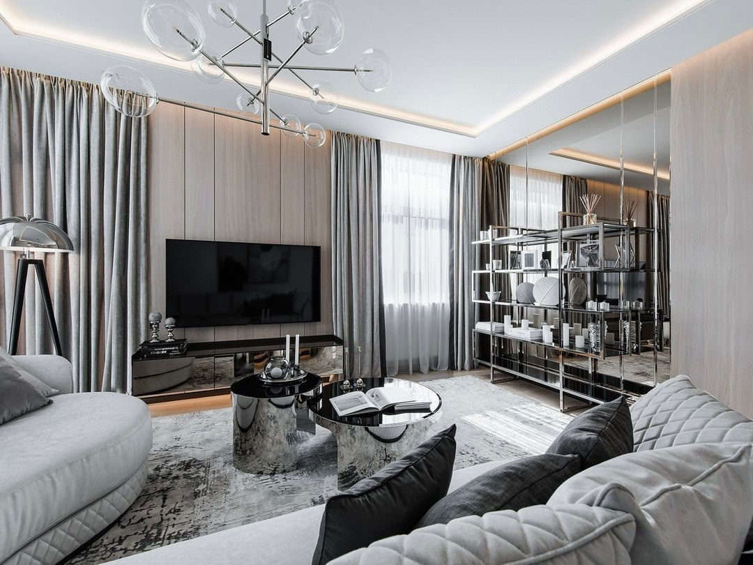 Элегантная гостиная в серых тонах с мягким диваном и зеркальной мебелью от Валерии Котович