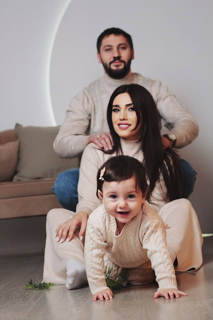 Задик и Нара. Новогодняя. Студия. Фотограф Пирумян Анна. г. Сургут, г. Воронеж