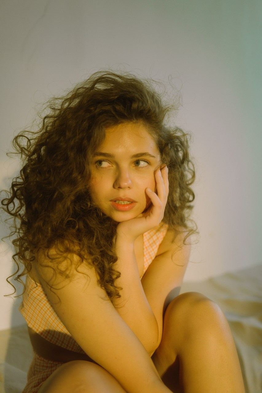 Алина, 42-44 р-р, 163 см рост. KED Production — продакшн из СПб. Создаём фото, видео и контент, который помогает брендам и селлерам продавать больше