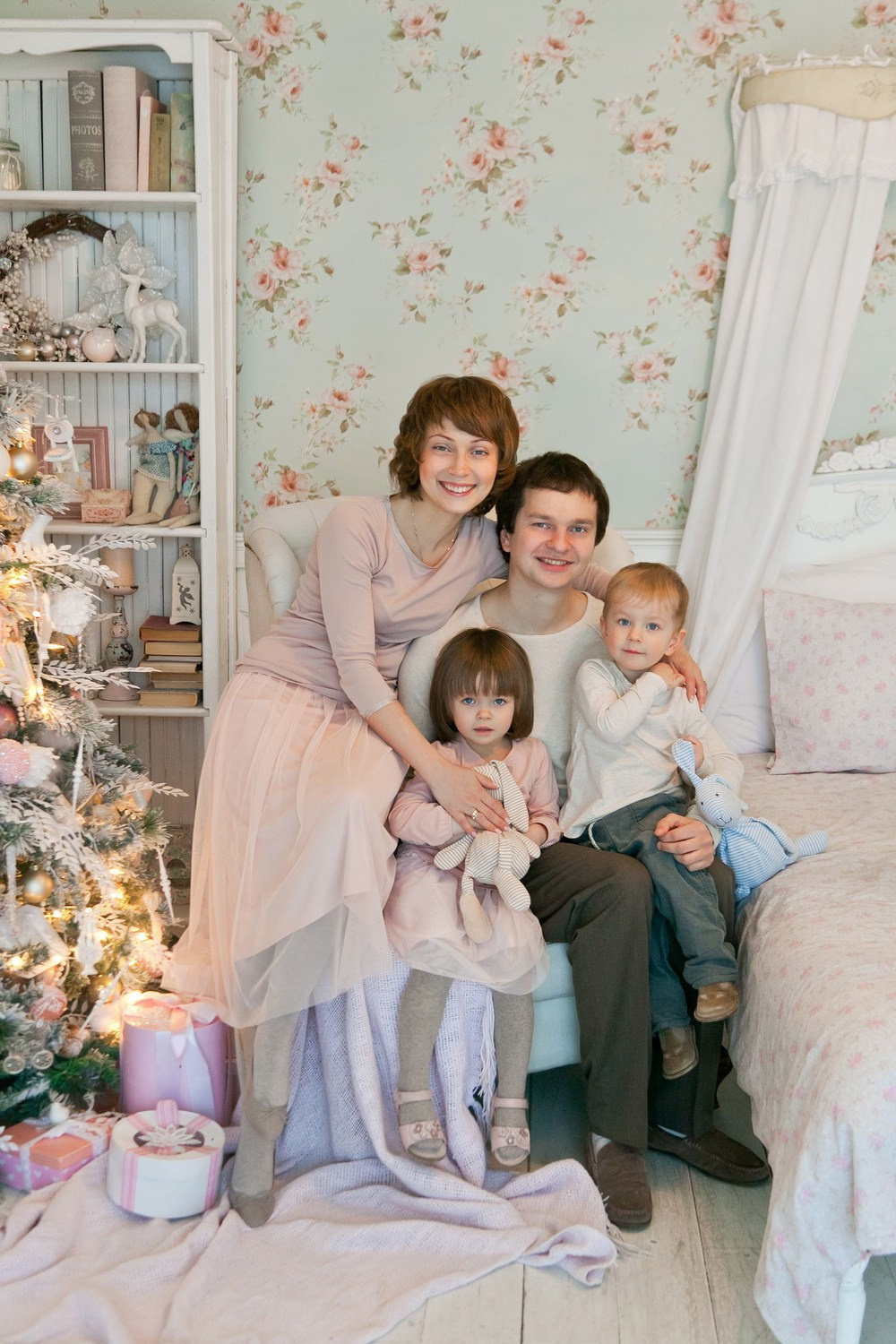 сайт семейного фотографа новогодние фото, Семейная новогодняя фотосессия спб, подарить фотосессию, праздник новый год подарок, детская фотосессия, семья как отметить праздник, подарок для семьи