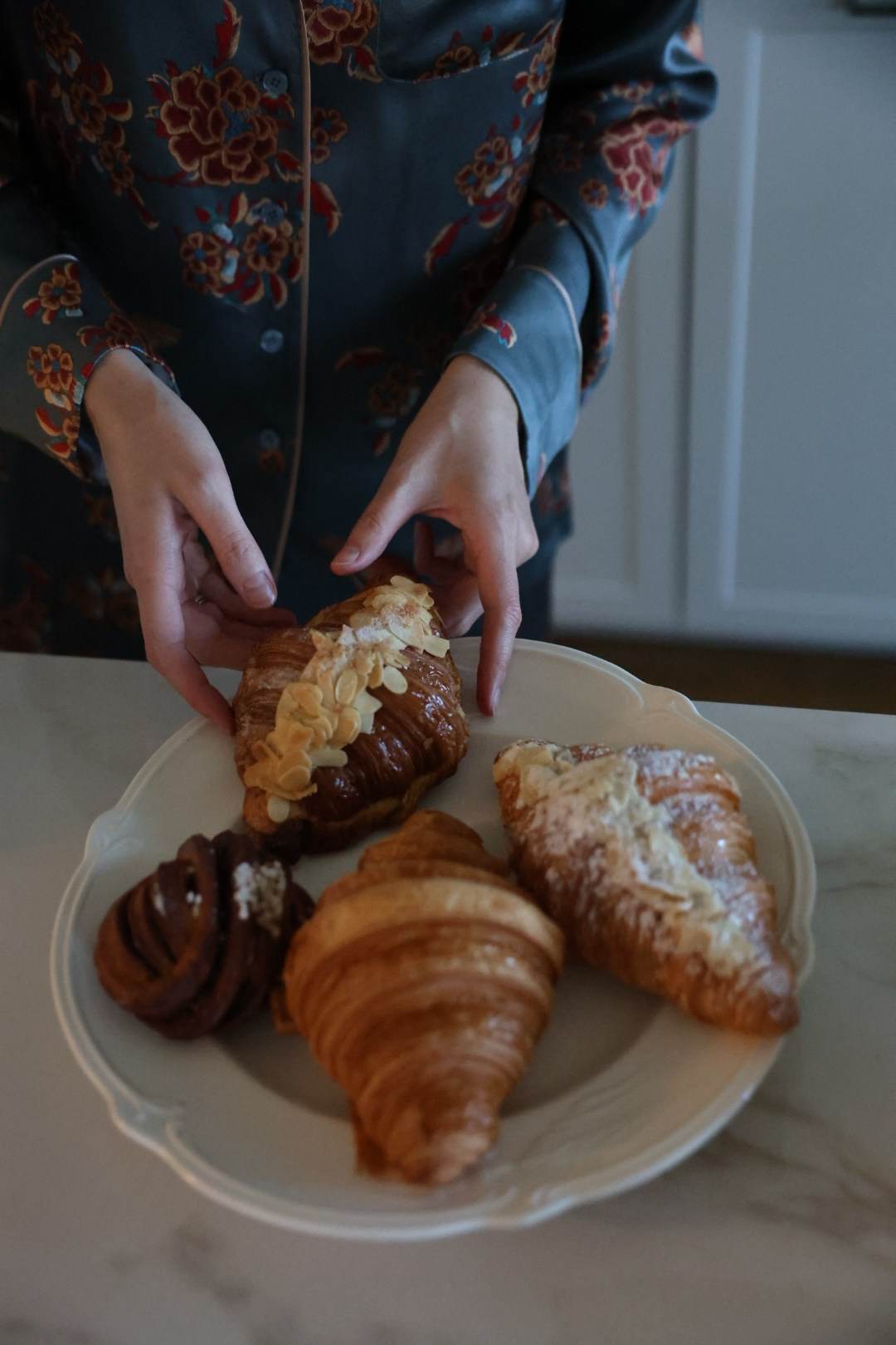 Ира и круассаны. Ваш семейный newborn и lifestyle фотограф в СПБ Наталья Журавлева