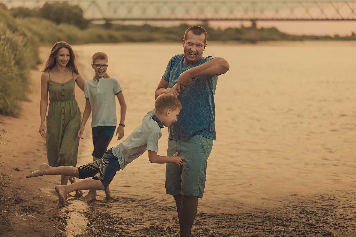 Тарас и Алеся. Вечерняя прогулка. Семейный, детский, свадебный фотограф по всей РБ Валера Михневич