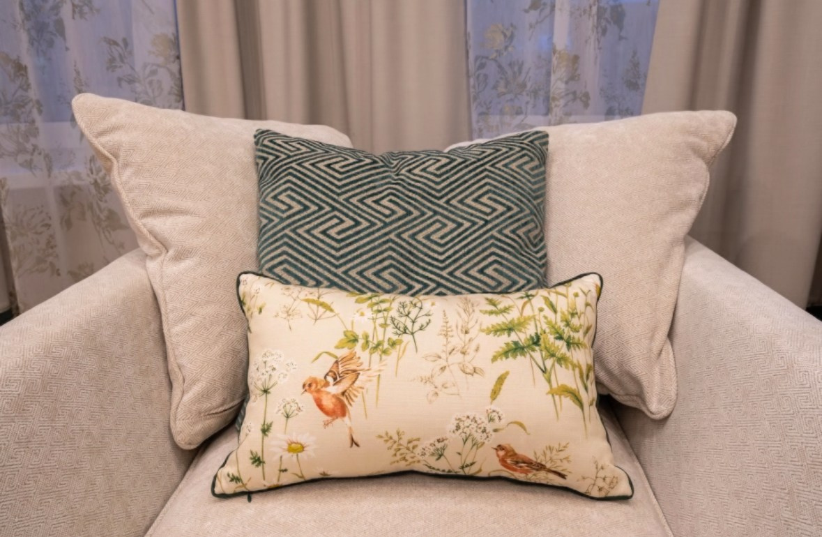 Подушки с растительным узором