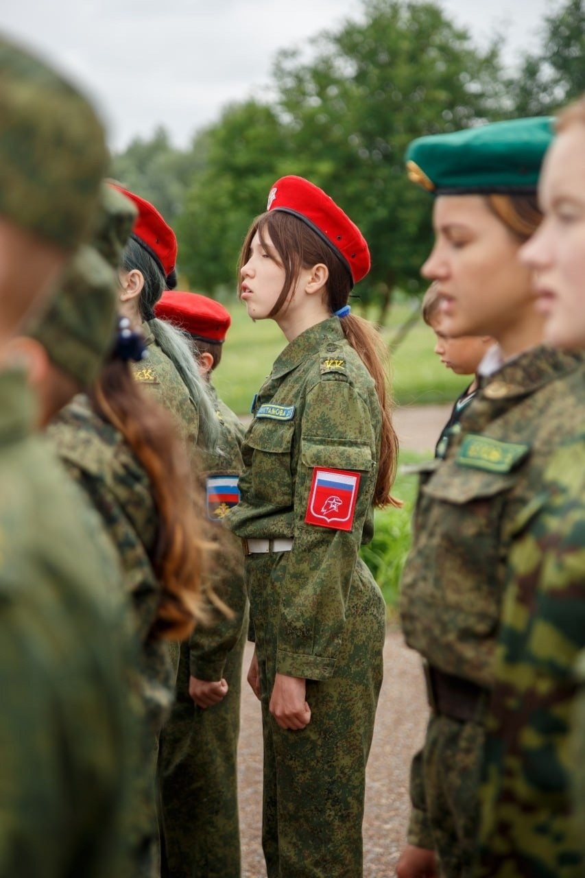 Выпускной альбом, последний звонок. Akhmadeevmedia.ru