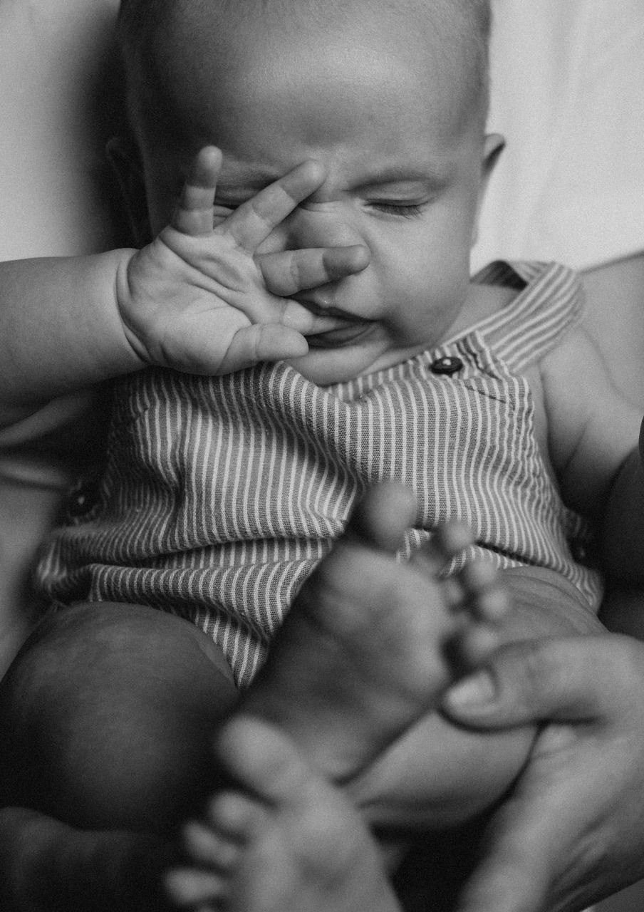 Фотосессия для малышей, домашняя фотосессия для детей. Ньюборн и детский фотограф в Москве Шигина Марина