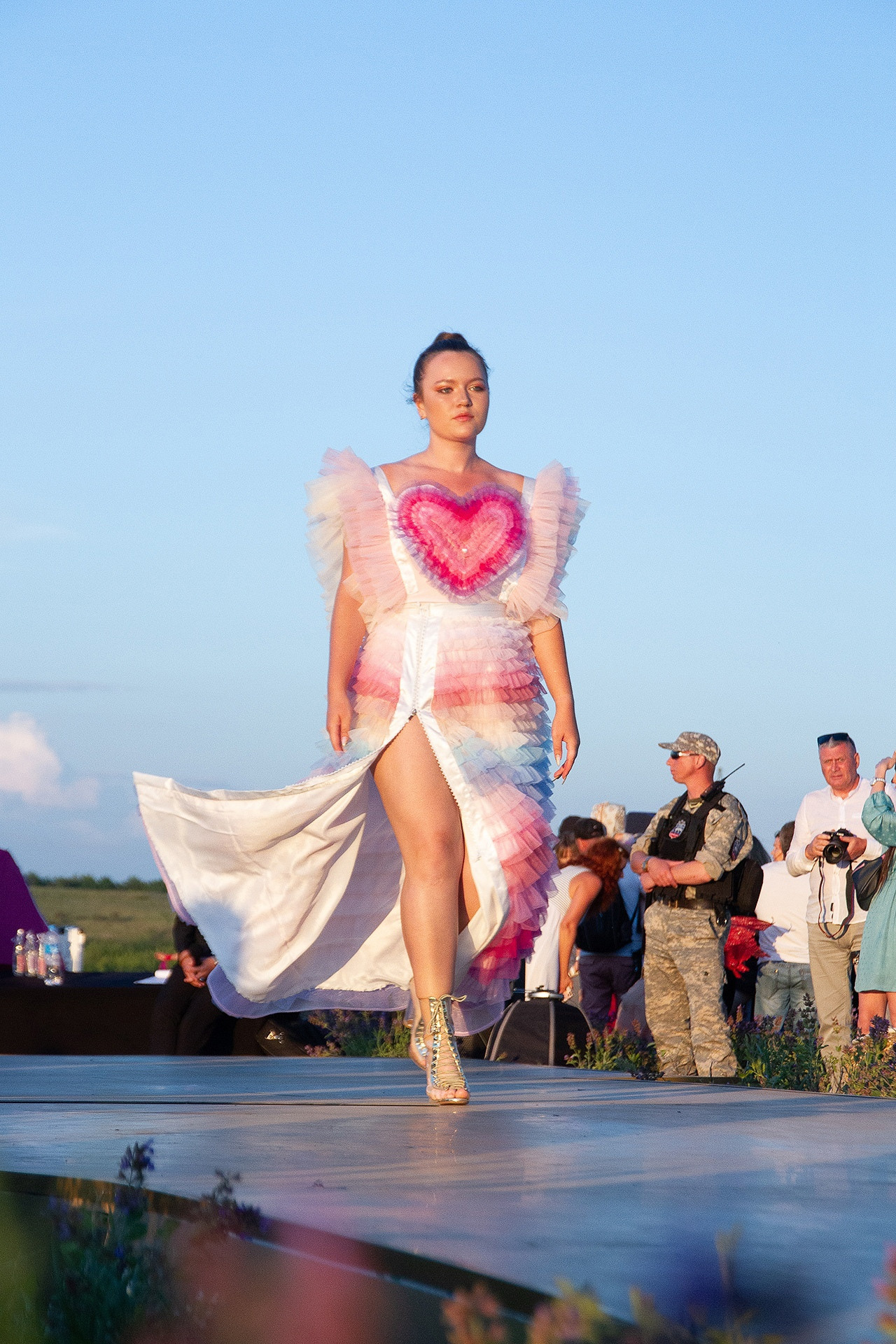 12 июня 2021 | Показ Crimean Fashion Week шалфейном поле. Фотограф Антон Катунин | Симферополь