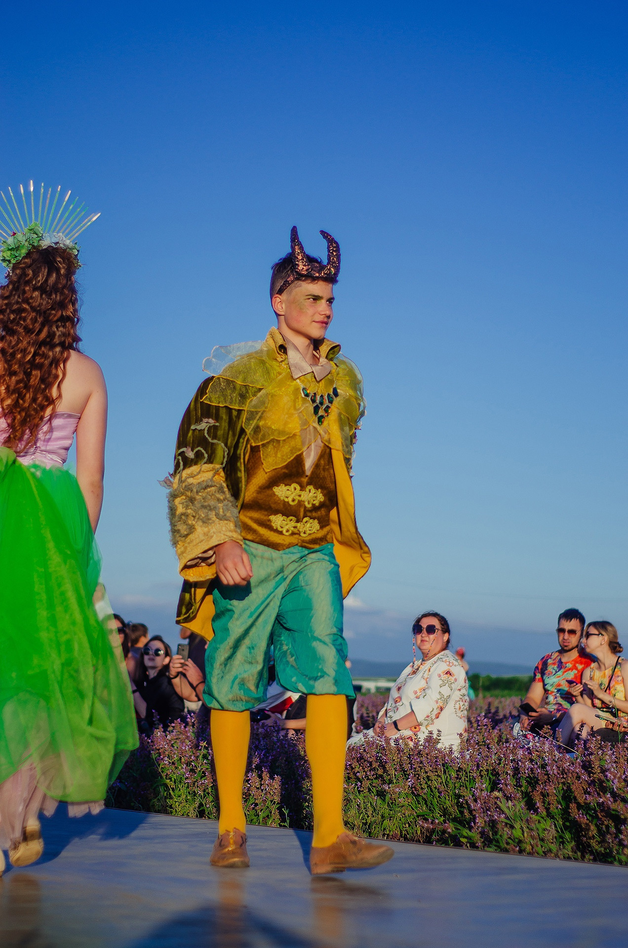 12 июня 2021 | Показ Crimean Fashion Week шалфейном поле. Фотограф Антон Катунин | Симферополь