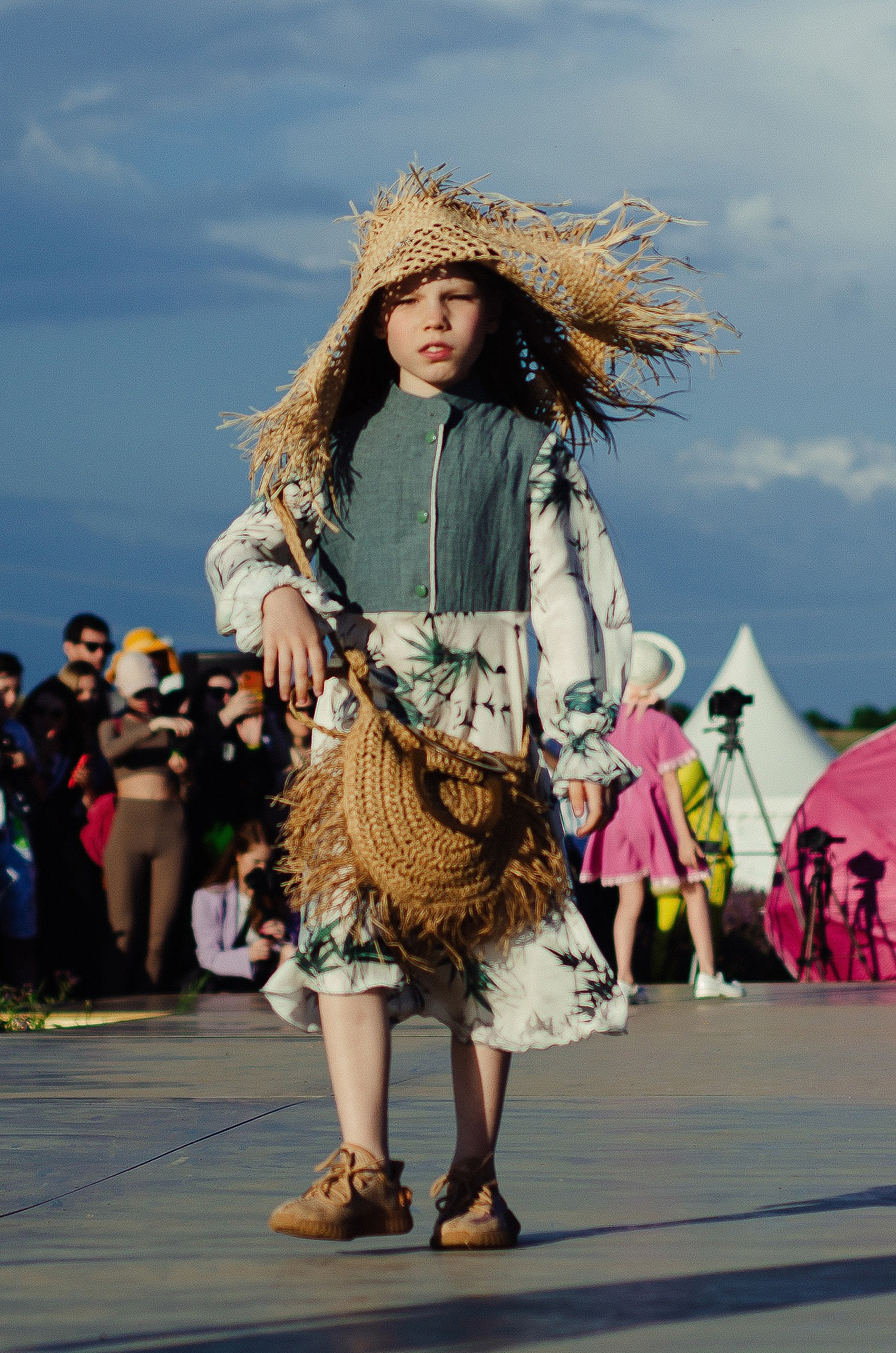 12 июня 2021 | Показ Crimean Fashion Week шалфейном поле. Фотограф Антон Катунин | Симферополь