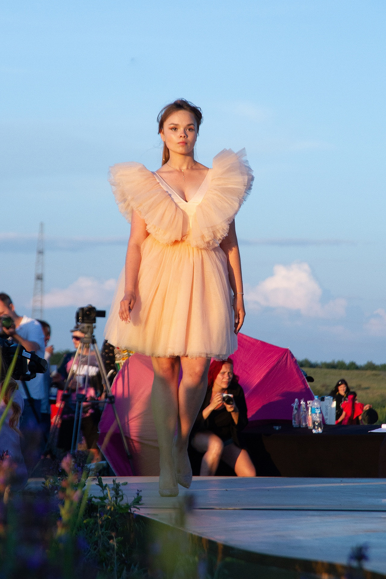 12 июня 2021 | Показ Crimean Fashion Week шалфейном поле. Фотограф Антон Катунин | Симферополь