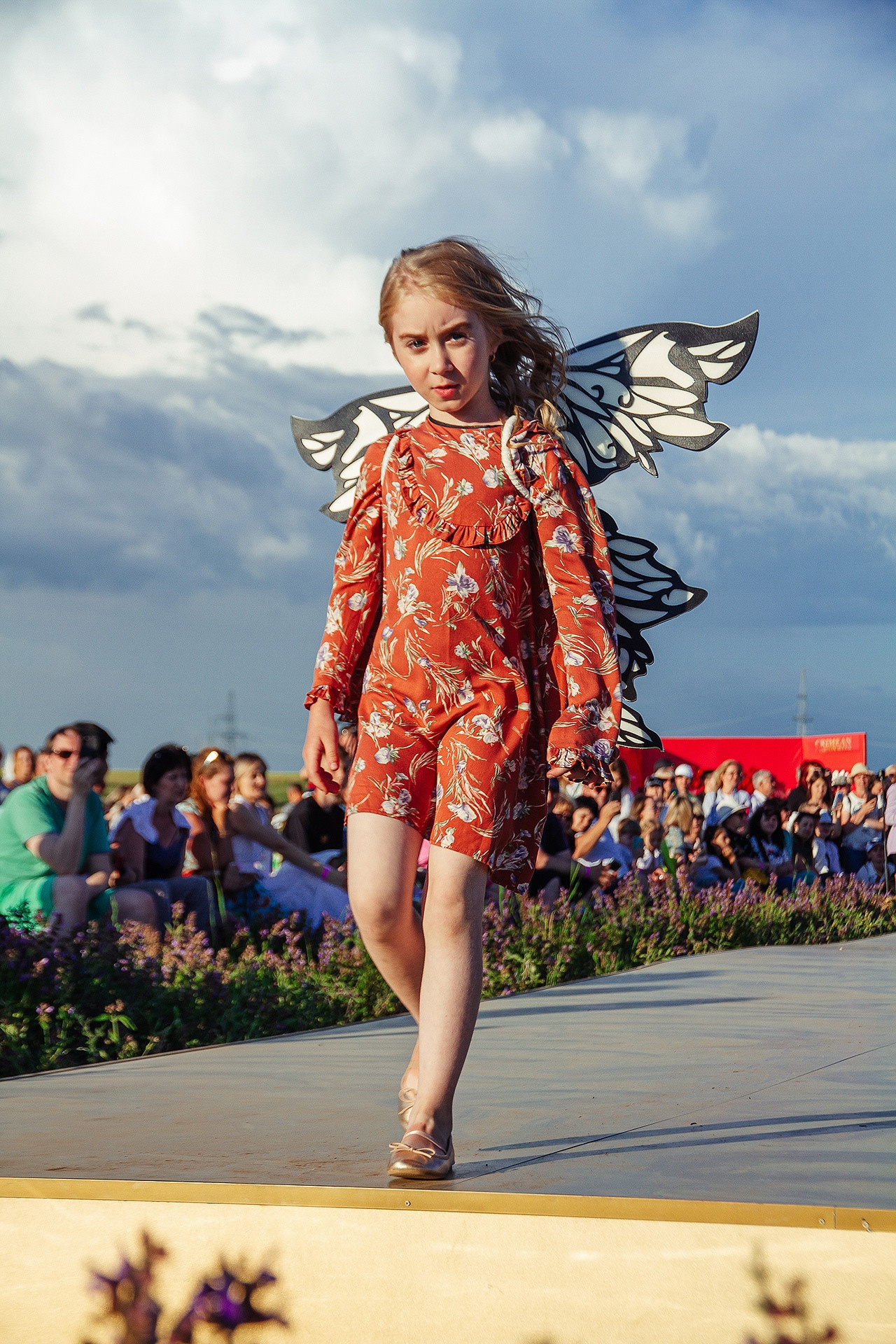 12 июня 2021 | Показ Crimean Fashion Week шалфейном поле. Фотограф Антон Катунин | Симферополь