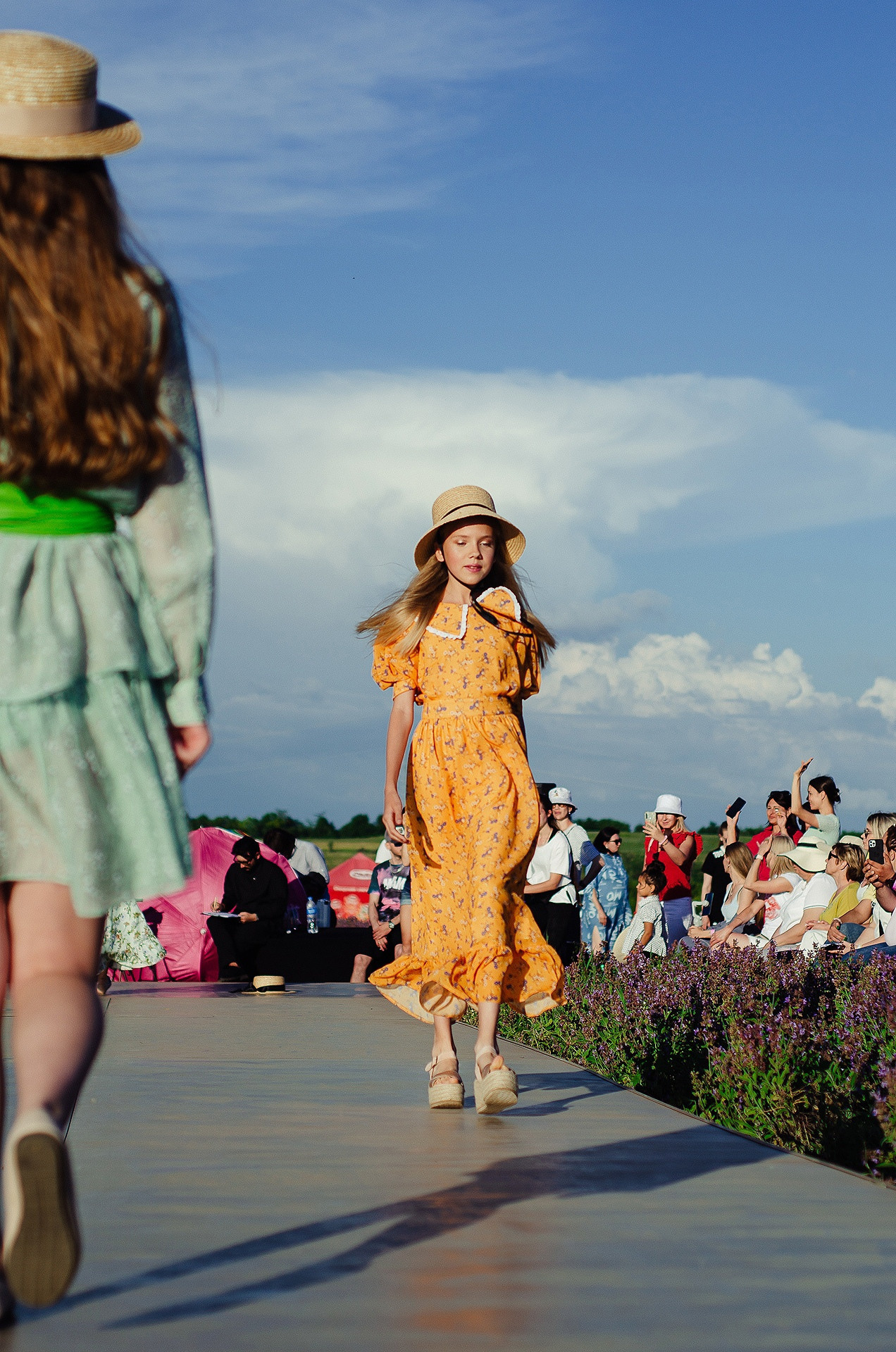 12 июня 2021 | Показ Crimean Fashion Week шалфейном поле. Фотограф Антон Катунин | Симферополь