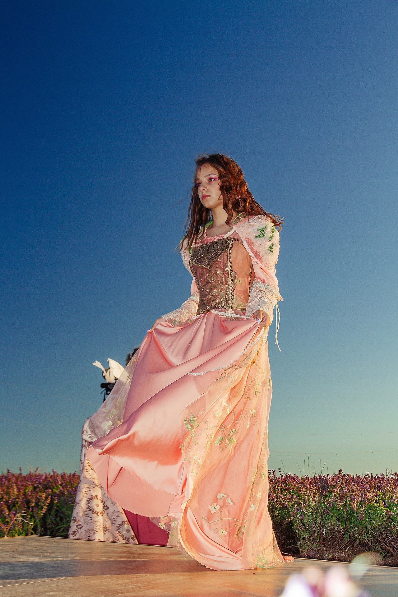 12 июня 2021 | Показ Crimean Fashion Week шалфейном поле. Фотограф Антон Катунин | Симферополь