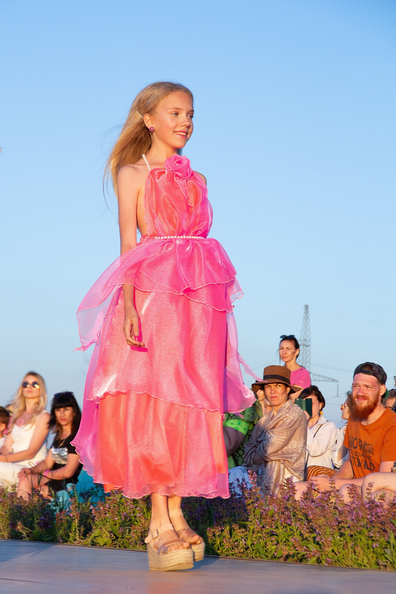 12 июня 2021 | Показ Crimean Fashion Week шалфейном поле. Фотограф Антон Катунин | Симферополь