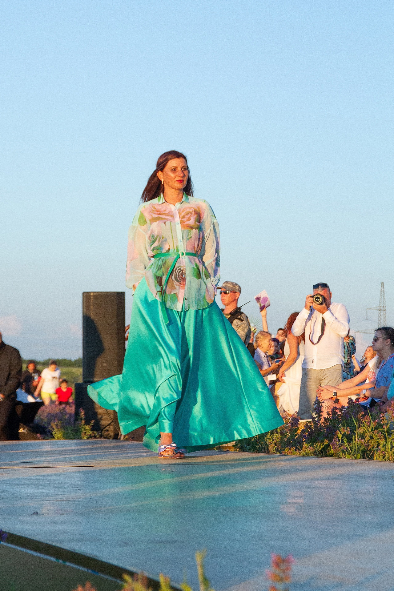 12 июня 2021 | Показ Crimean Fashion Week шалфейном поле. Фотограф Антон Катунин | Симферополь