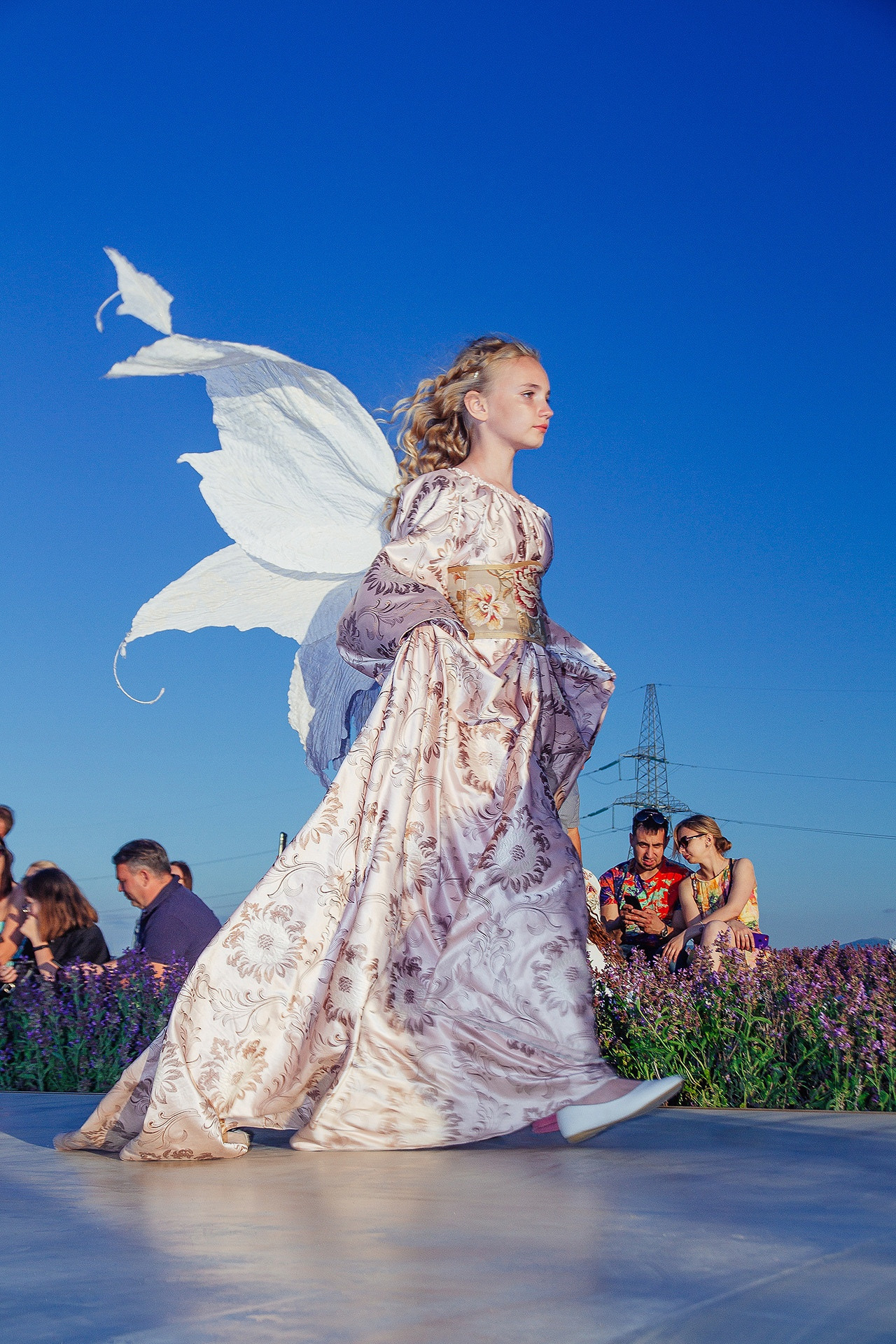 12 июня 2021 | Показ Crimean Fashion Week шалфейном поле. Фотограф Антон Катунин | Симферополь