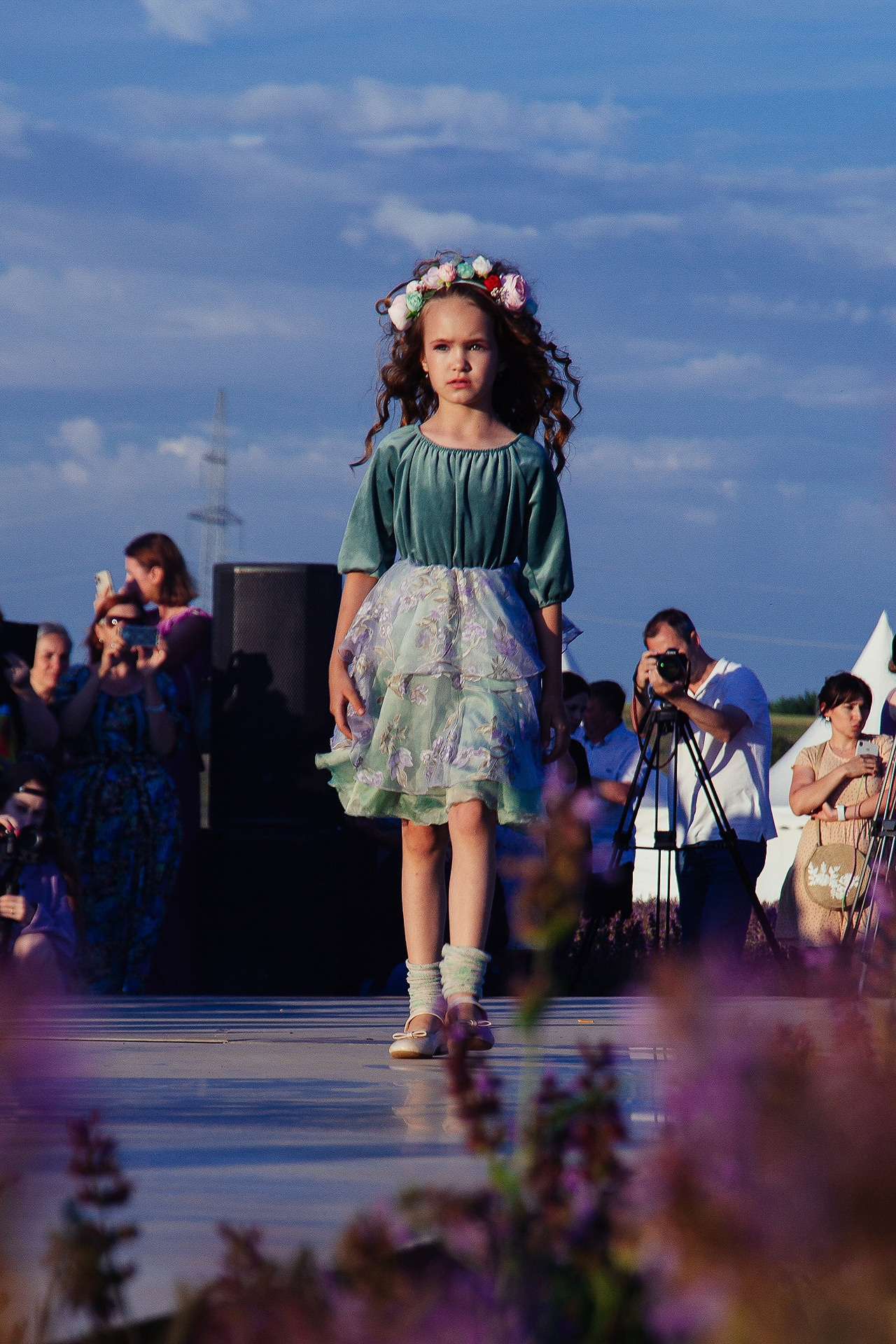 12 июня 2021 | Показ Crimean Fashion Week шалфейном поле. Фотограф Антон Катунин | Симферополь