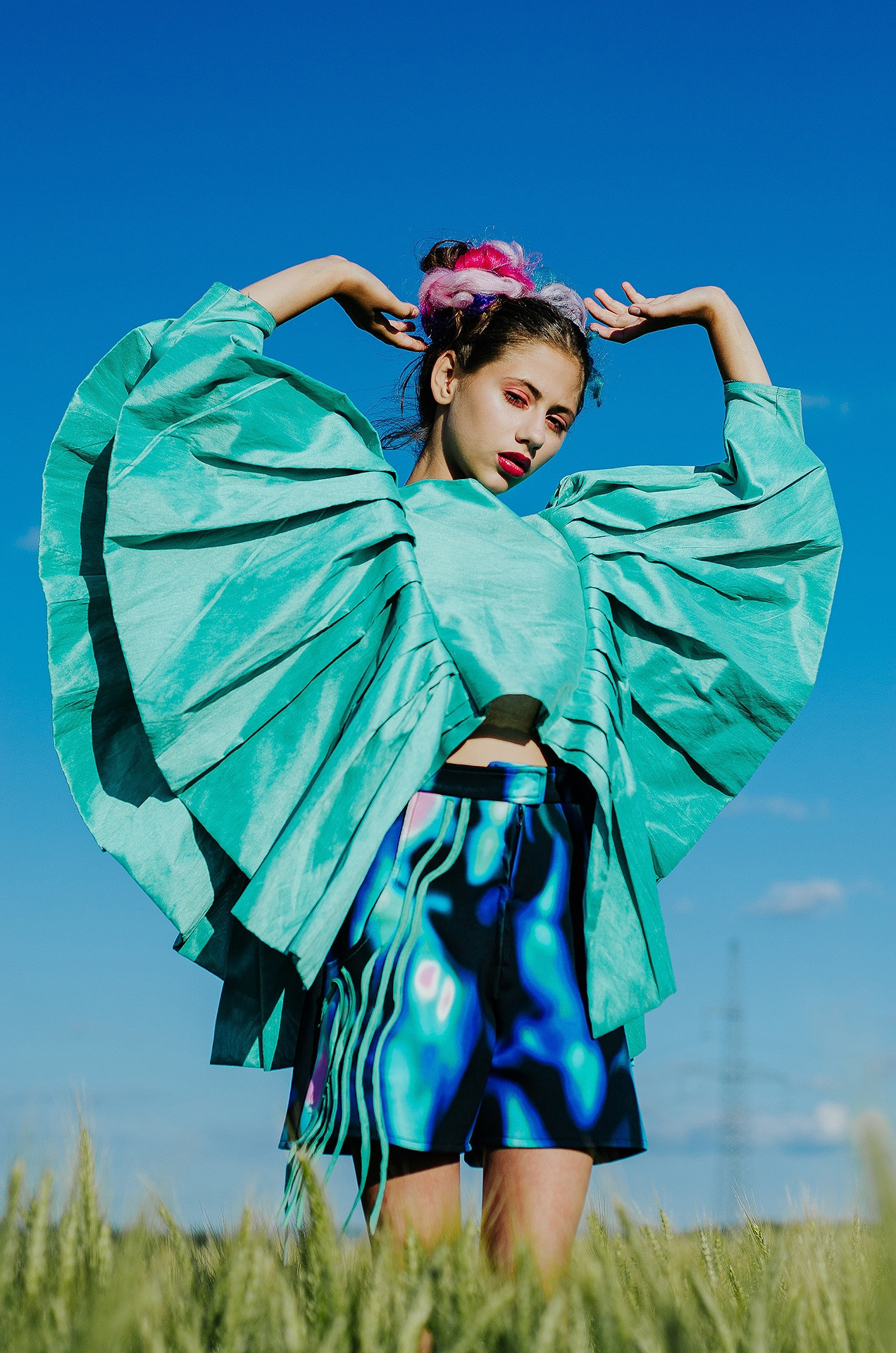 12 июня 2021 | Показ Crimean Fashion Week шалфейном поле. Фотограф Антон Катунин | Симферополь