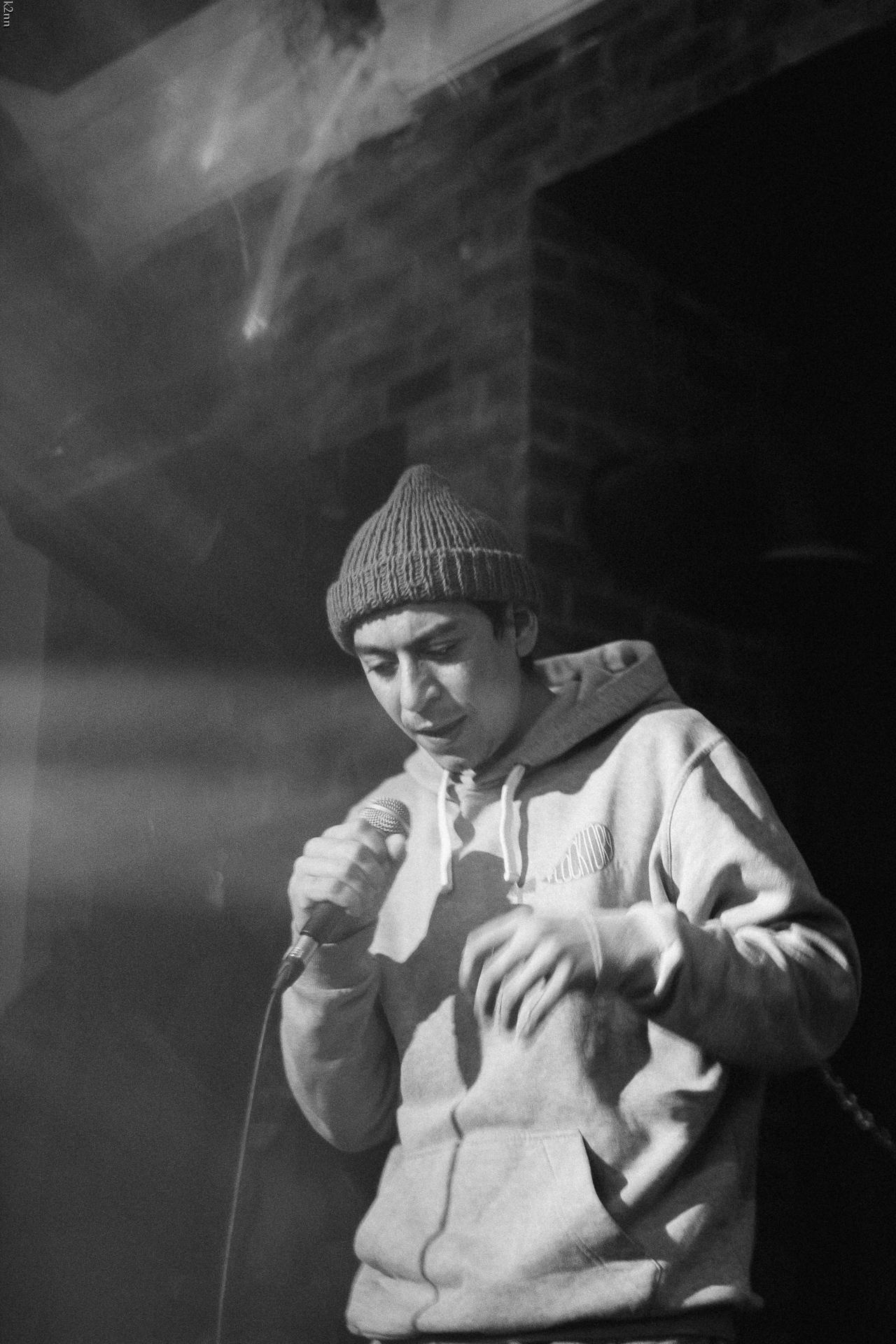 Женя Дидур крымский музыкант, фотография с бликами, фотография через призму