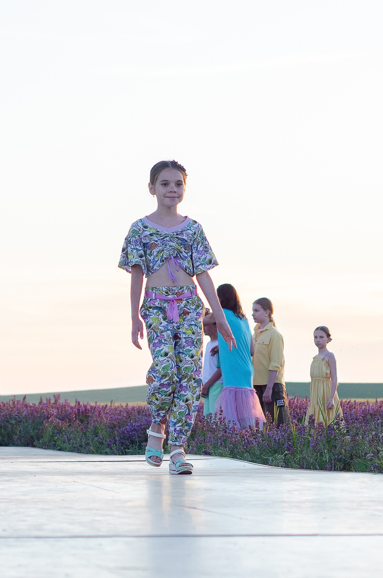 12 июня 2021 | Показ Crimean Fashion Week шалфейном поле. Фотограф Антон Катунин | Симферополь