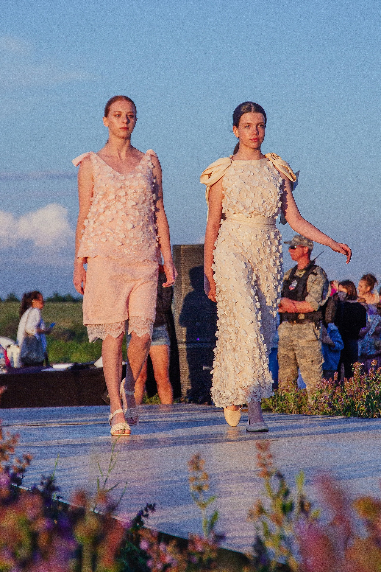 12 июня 2021 | Показ Crimean Fashion Week шалфейном поле. Фотограф Антон Катунин | Симферополь