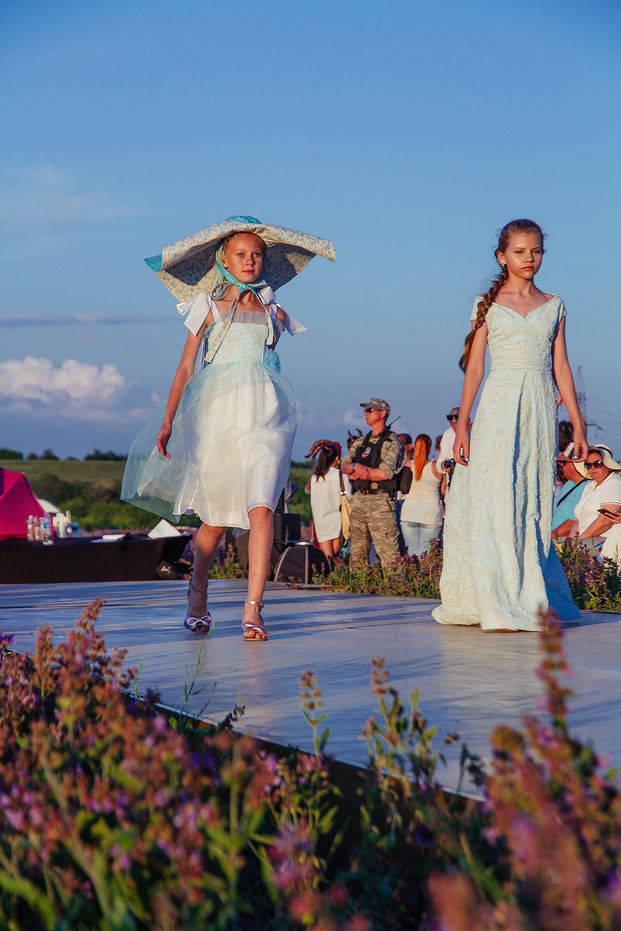 12 июня 2021 | Показ Crimean Fashion Week шалфейном поле. Фотограф Антон Катунин | Симферополь