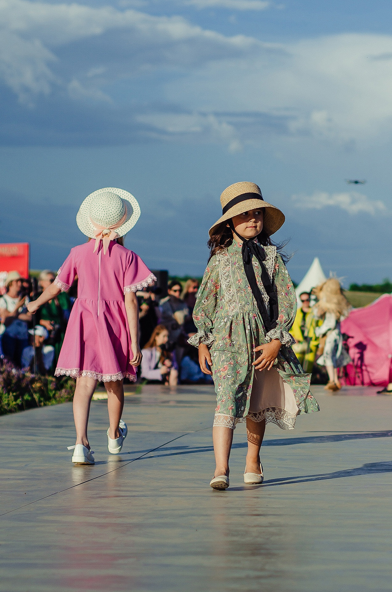 12 июня 2021 | Показ Crimean Fashion Week шалфейном поле. Фотограф Антон Катунин | Симферополь