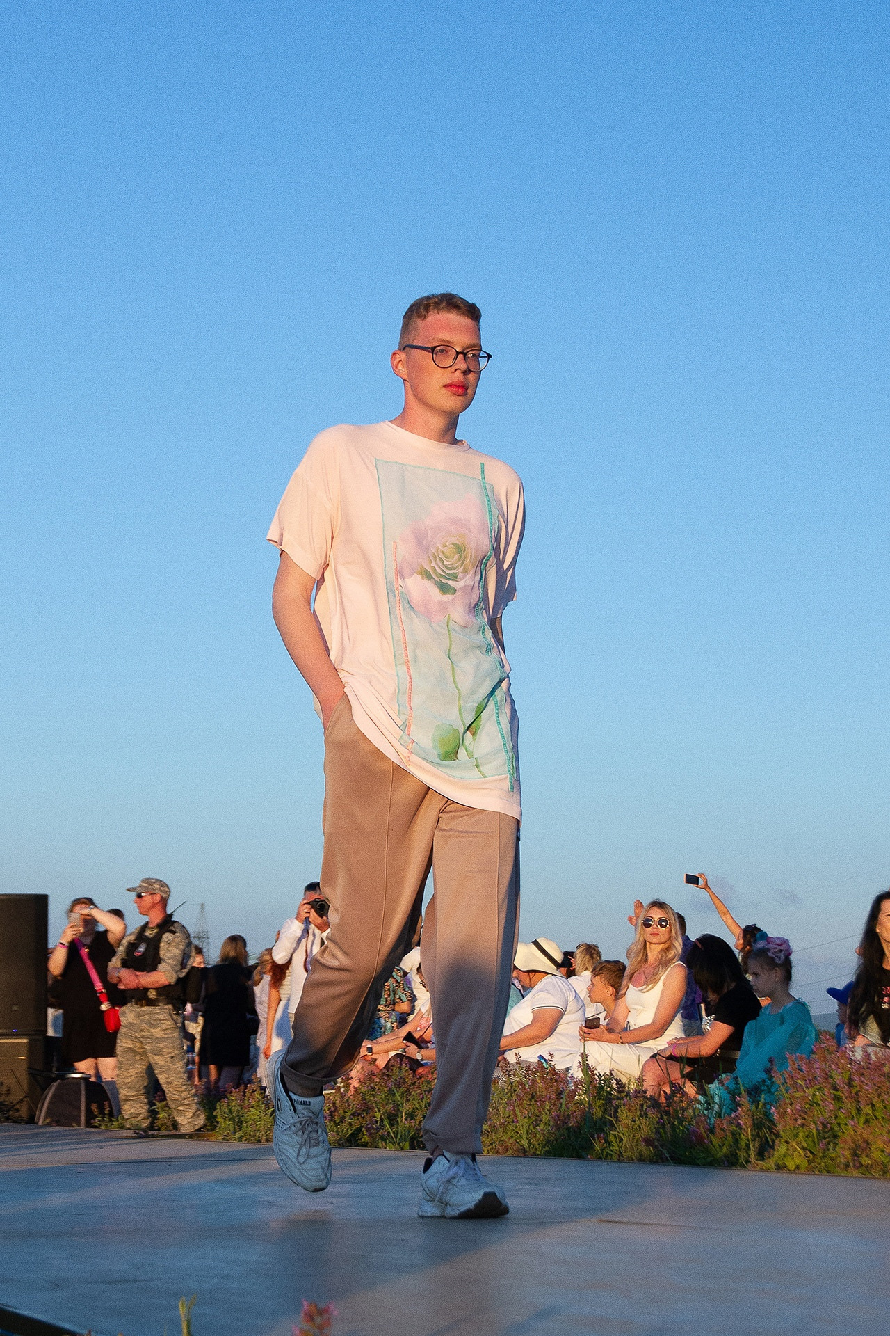 12 июня 2021 | Показ Crimean Fashion Week шалфейном поле. Фотограф Антон Катунин | Симферополь