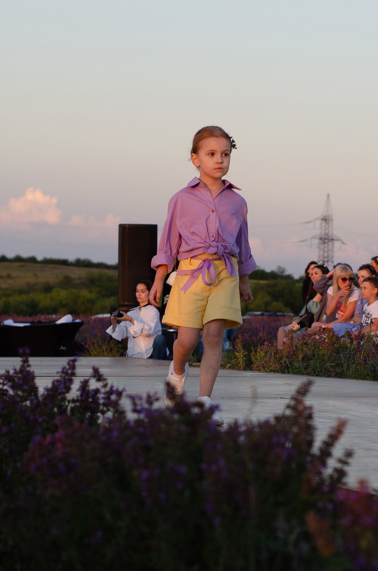 12 июня 2021 | Показ Crimean Fashion Week шалфейном поле. Фотограф Антон Катунин | Симферополь