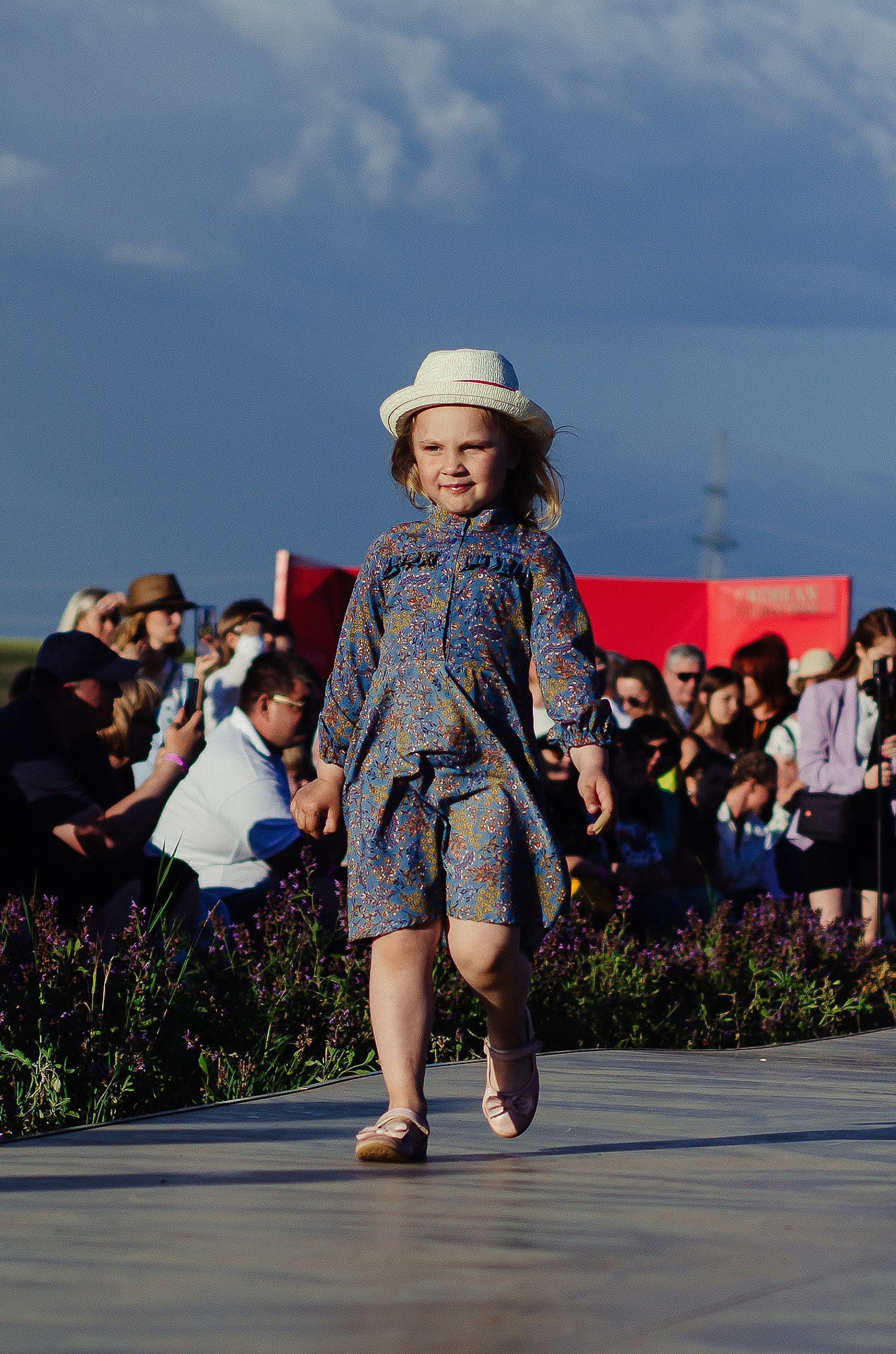 12 июня 2021 | Показ Crimean Fashion Week шалфейном поле. Фотограф Антон Катунин | Симферополь