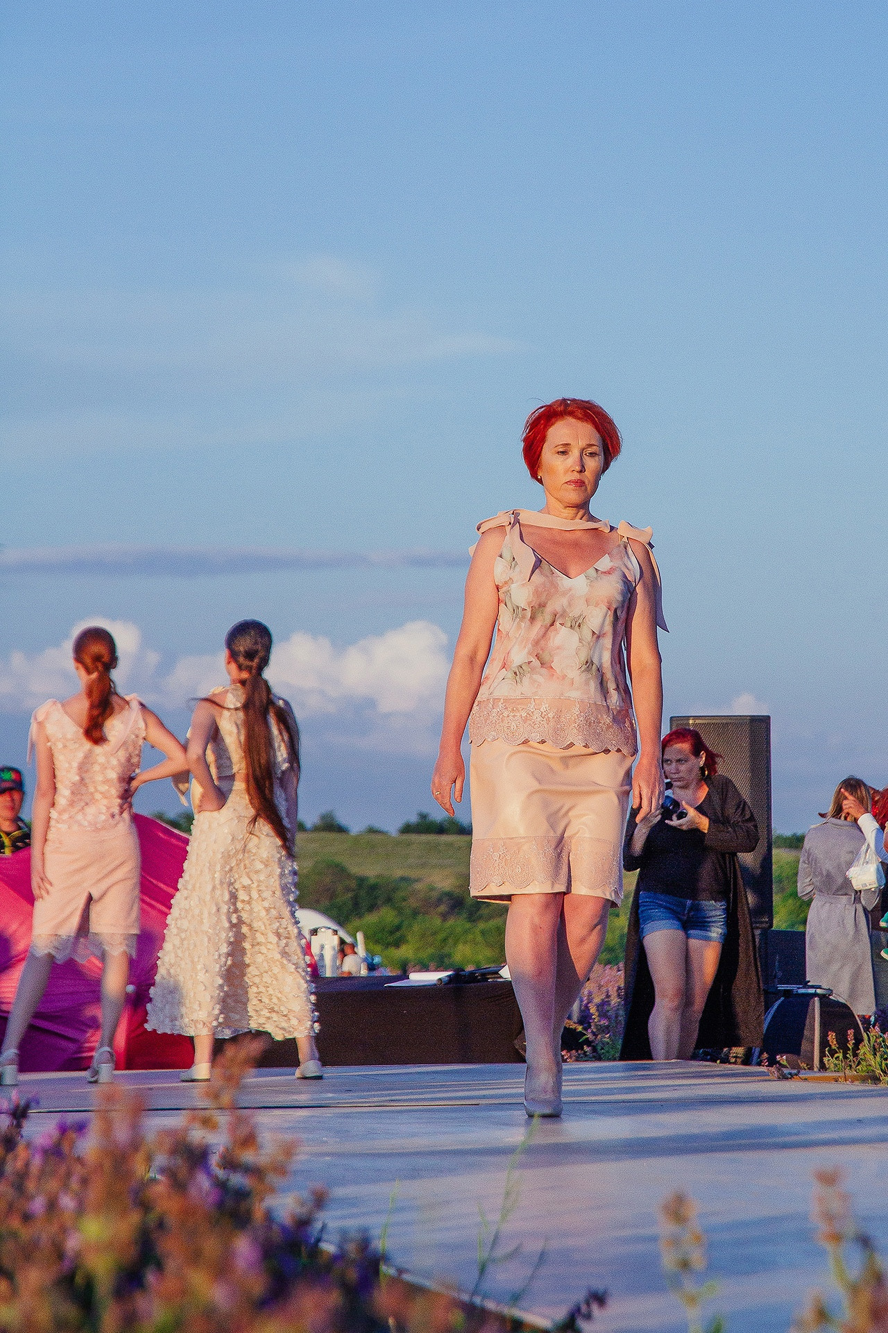 12 июня 2021 | Показ Crimean Fashion Week шалфейном поле. Фотограф Антон Катунин | Симферополь