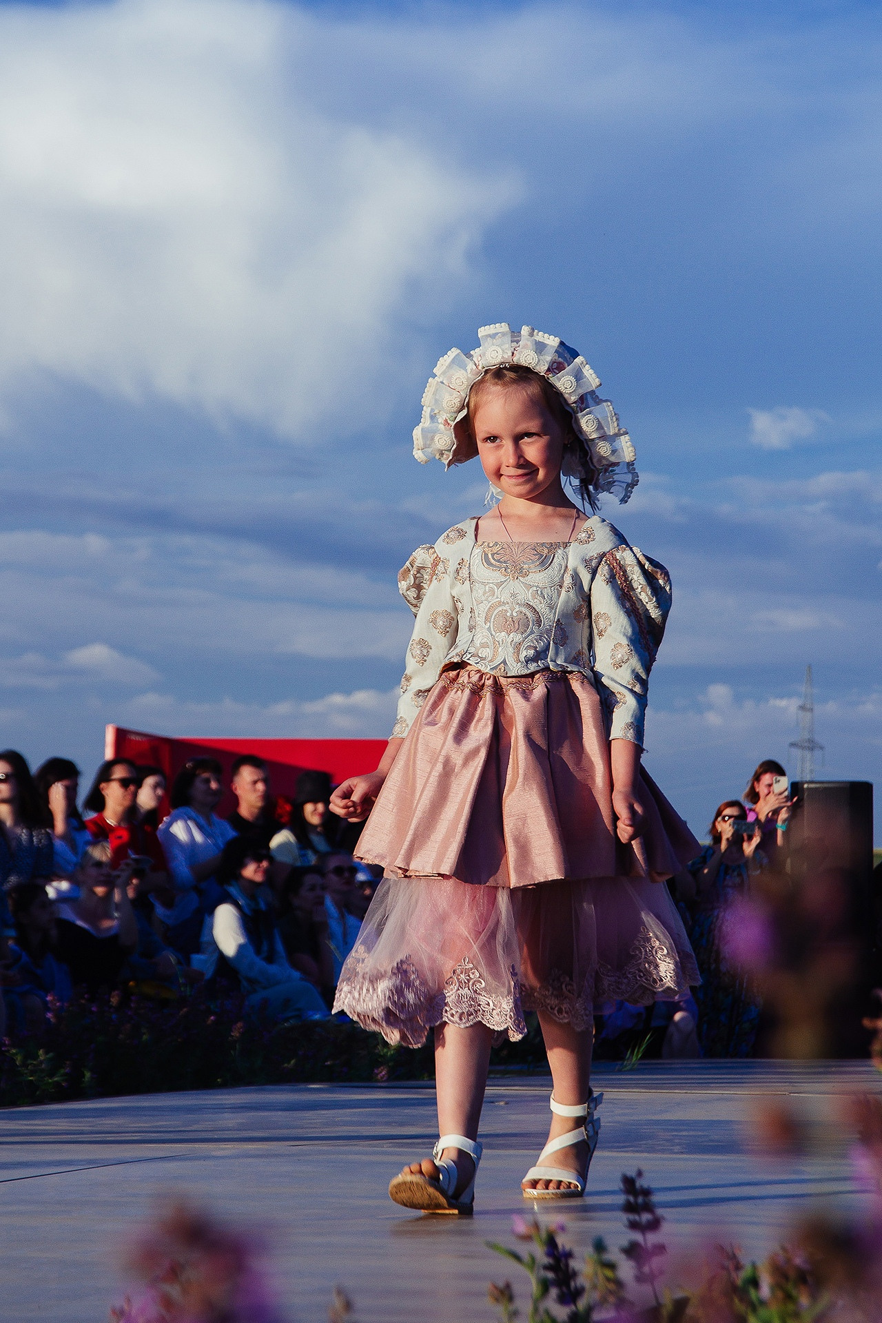 12 июня 2021 | Показ Crimean Fashion Week шалфейном поле. Фотограф Антон Катунин | Симферополь