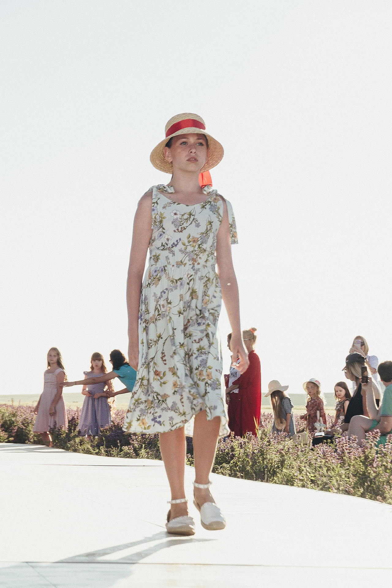 12 июня 2021 | Показ Crimean Fashion Week шалфейном поле. Фотограф Антон Катунин | Симферополь