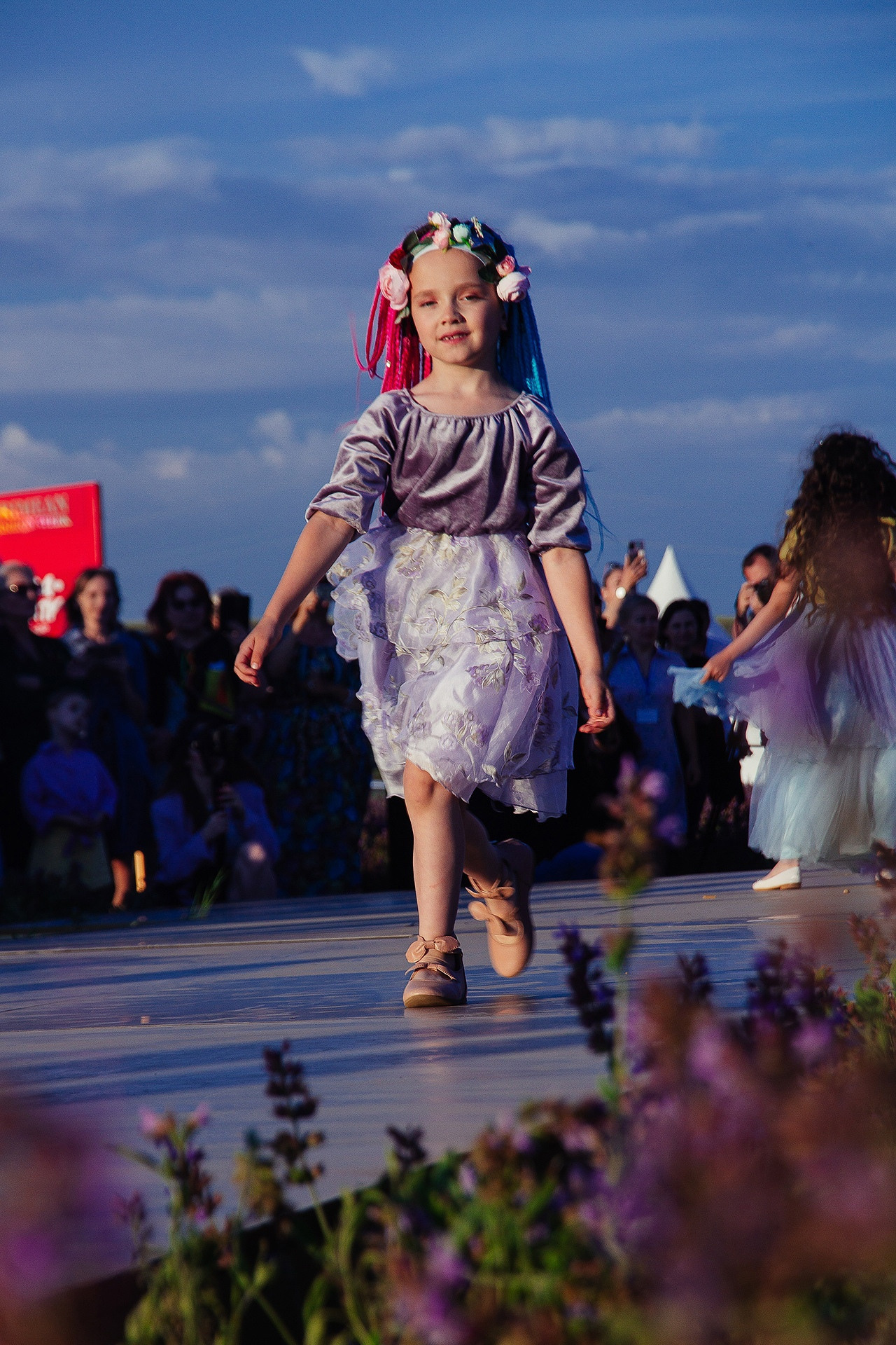 12 июня 2021 | Показ Crimean Fashion Week шалфейном поле. Фотограф Антон Катунин | Симферополь