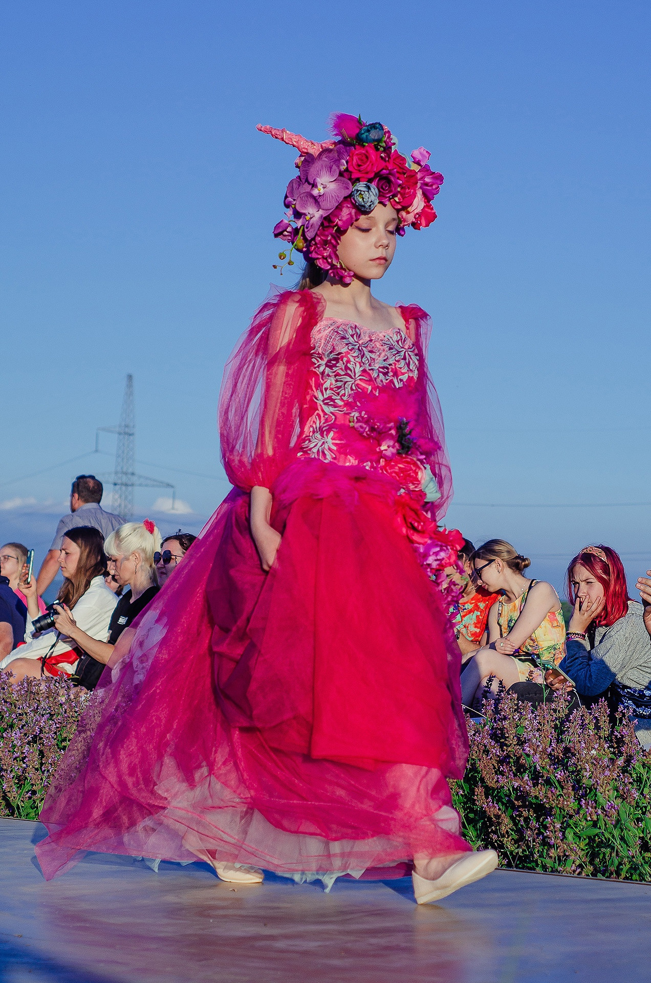 12 июня 2021 | Показ Crimean Fashion Week шалфейном поле. Фотограф Антон Катунин | Симферополь