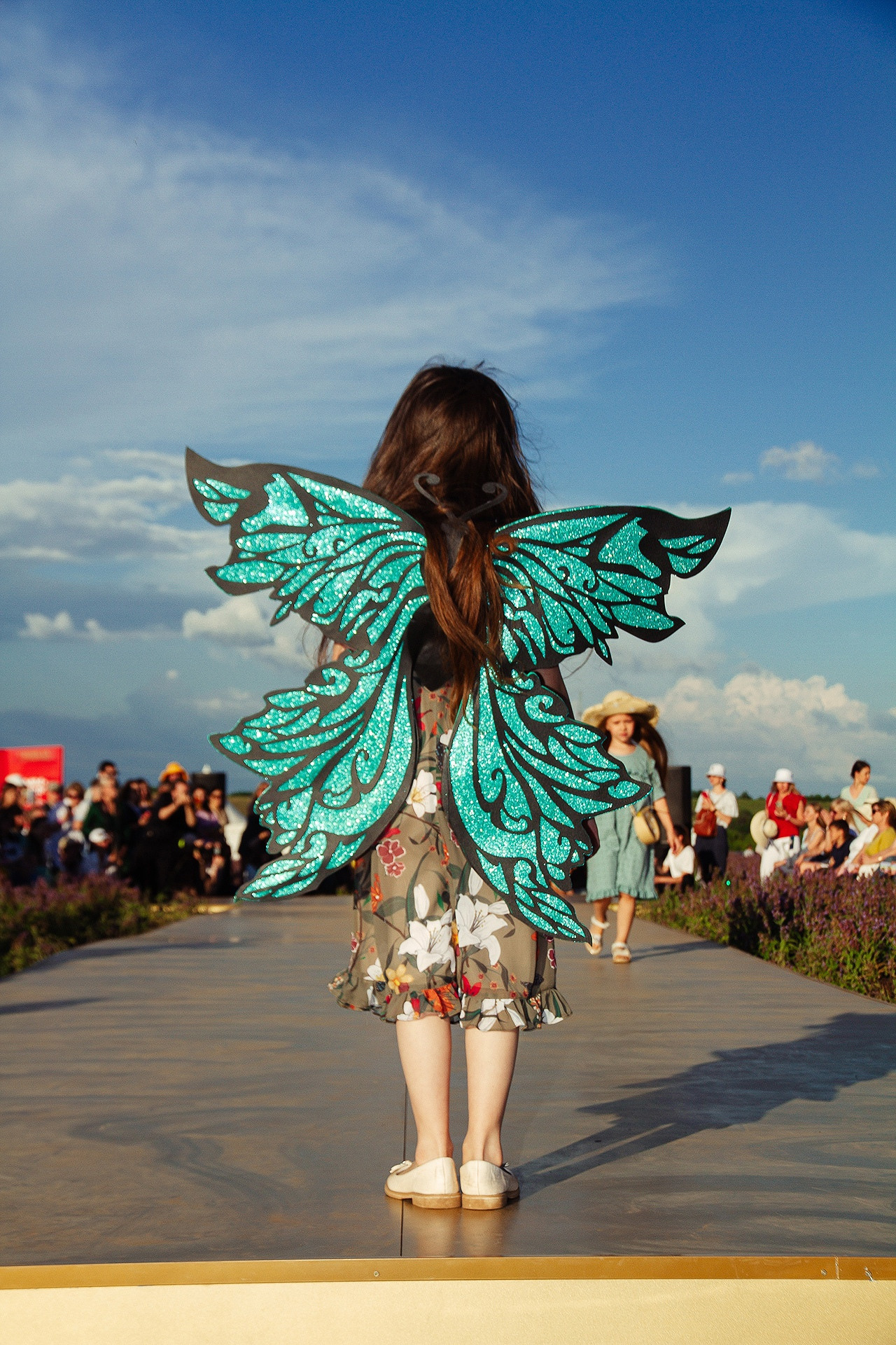 12 июня 2021 | Показ Crimean Fashion Week шалфейном поле. Фотограф Антон Катунин | Симферополь