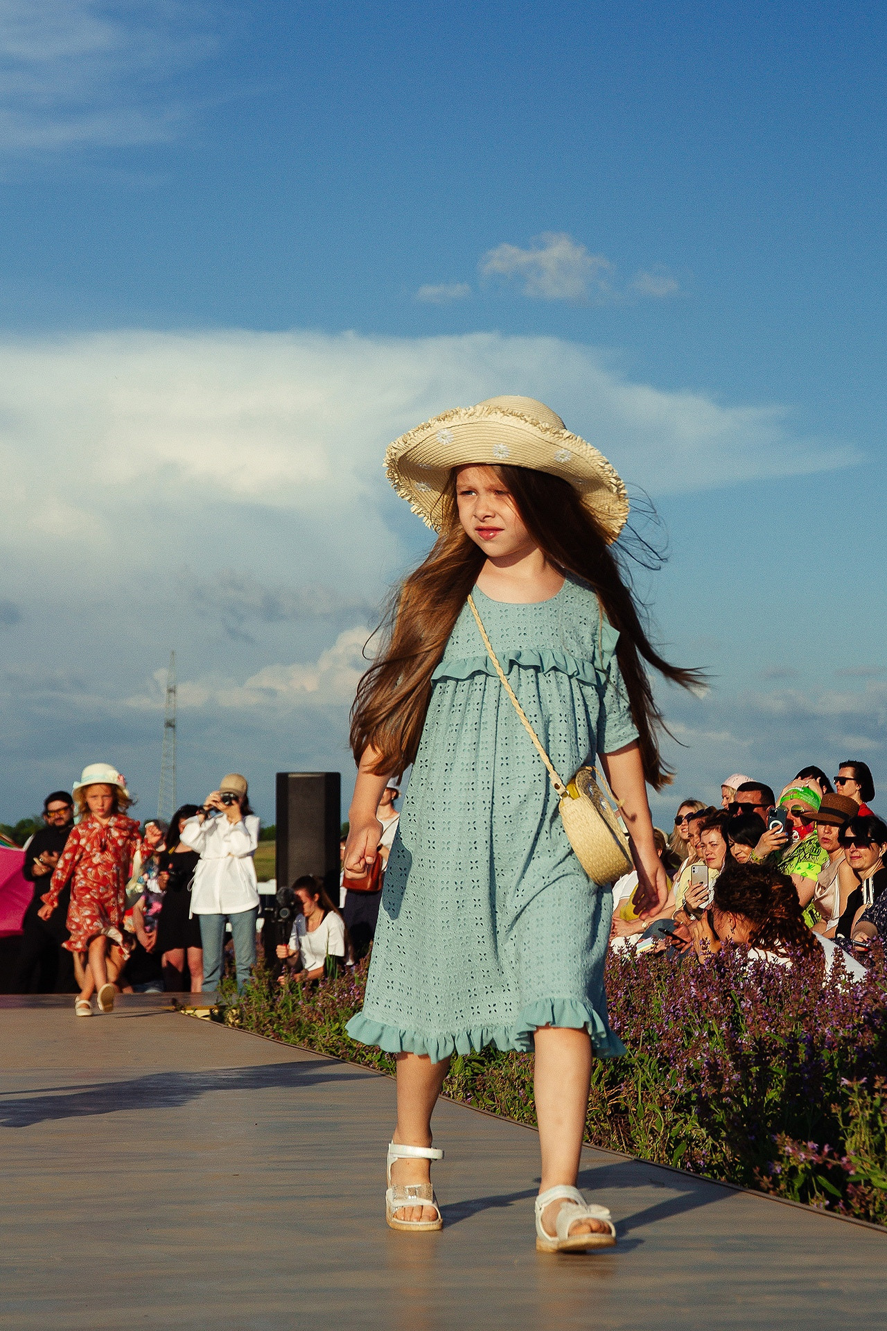 12 июня 2021 | Показ Crimean Fashion Week шалфейном поле. Фотограф Антон Катунин | Симферополь