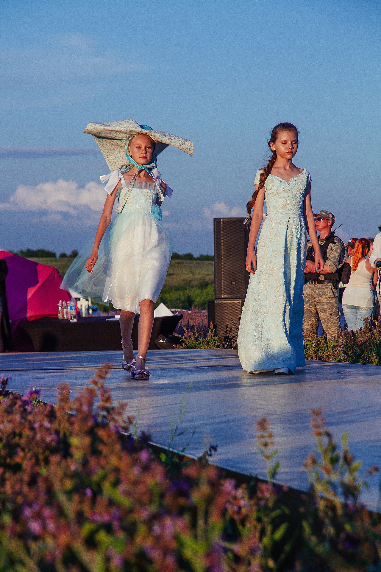 12 июня 2021 | Показ Crimean Fashion Week шалфейном поле. Фотограф Антон Катунин | Симферополь