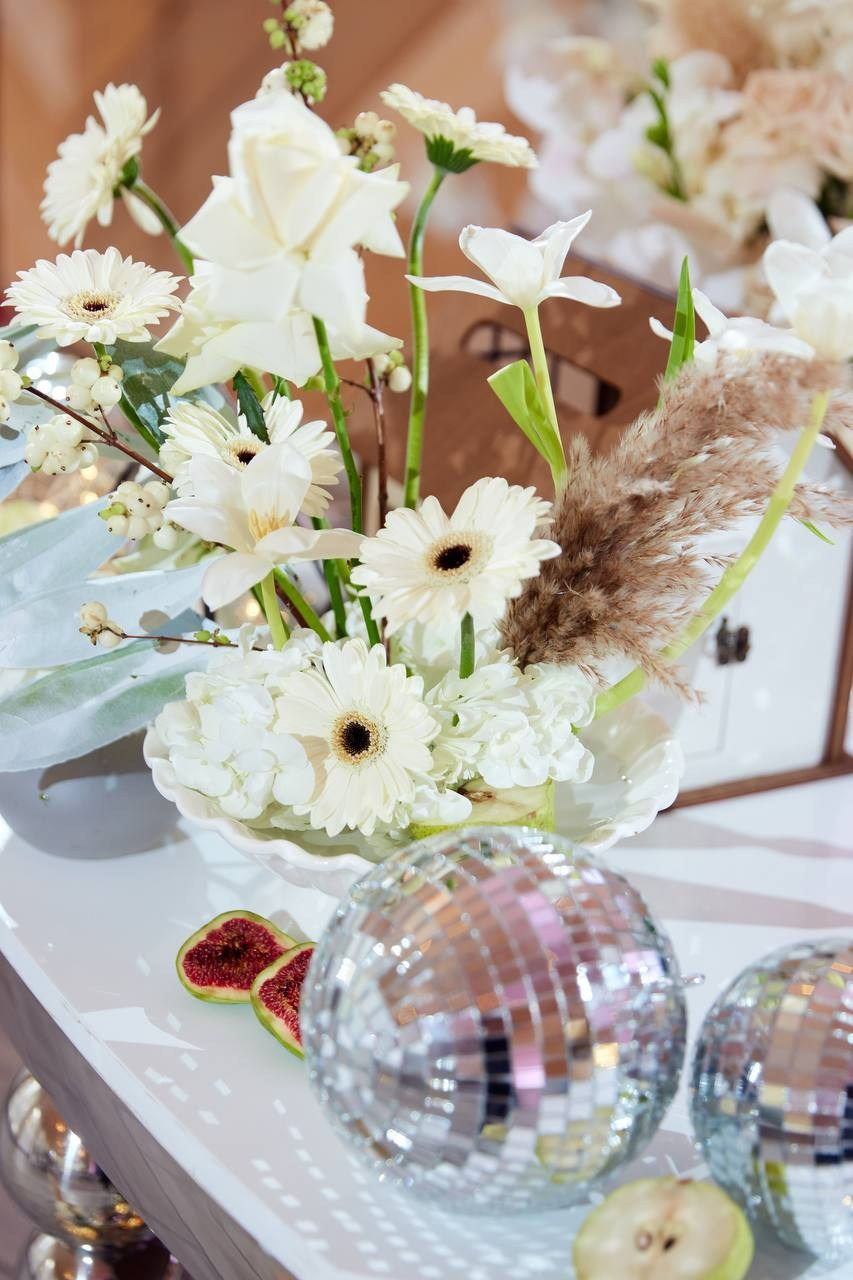 Яркий декор с использованием фруктов и овощей. Подрядчики и друзья сети свадебных площадок House for wedding